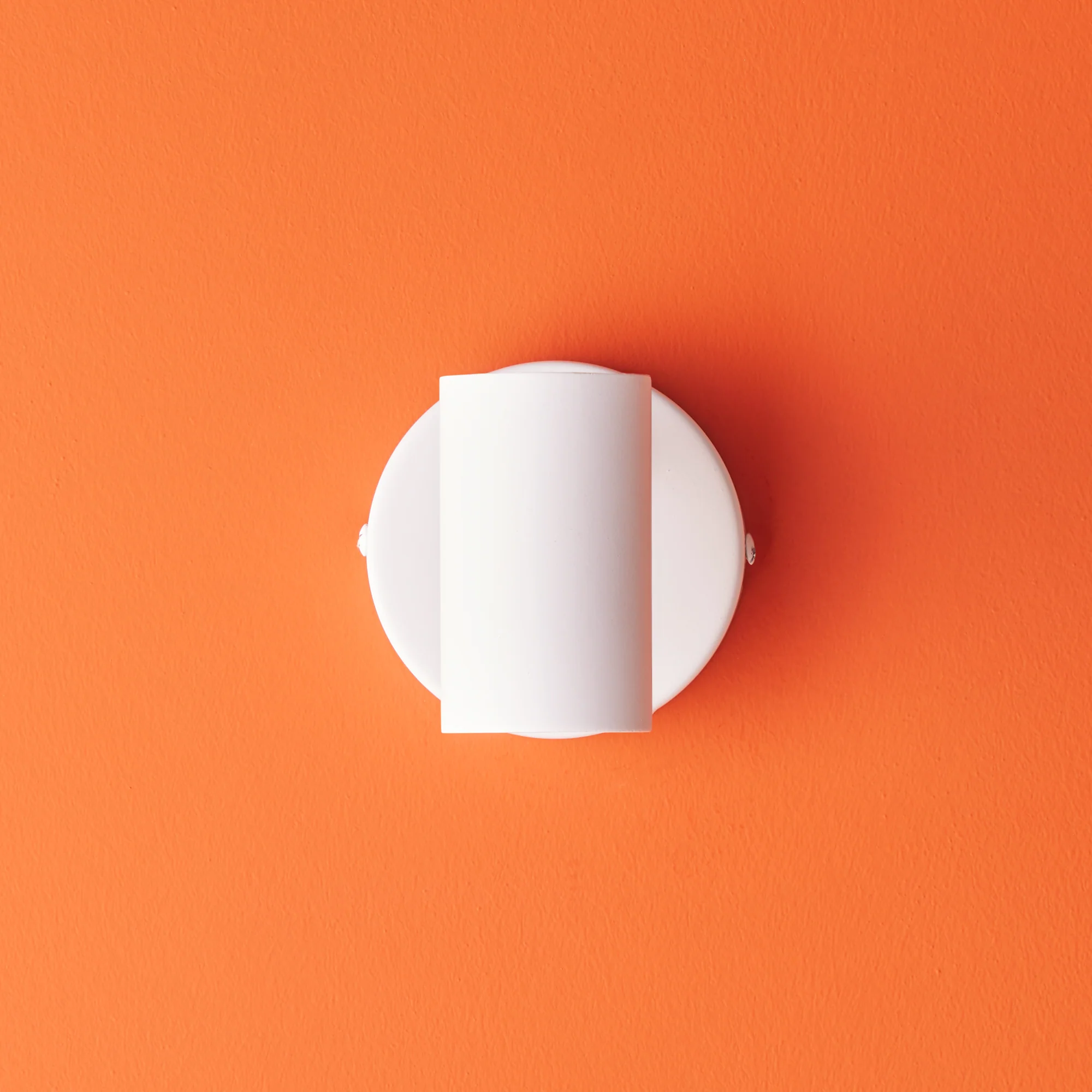 single Lewis wall light with switch in white - Image 10