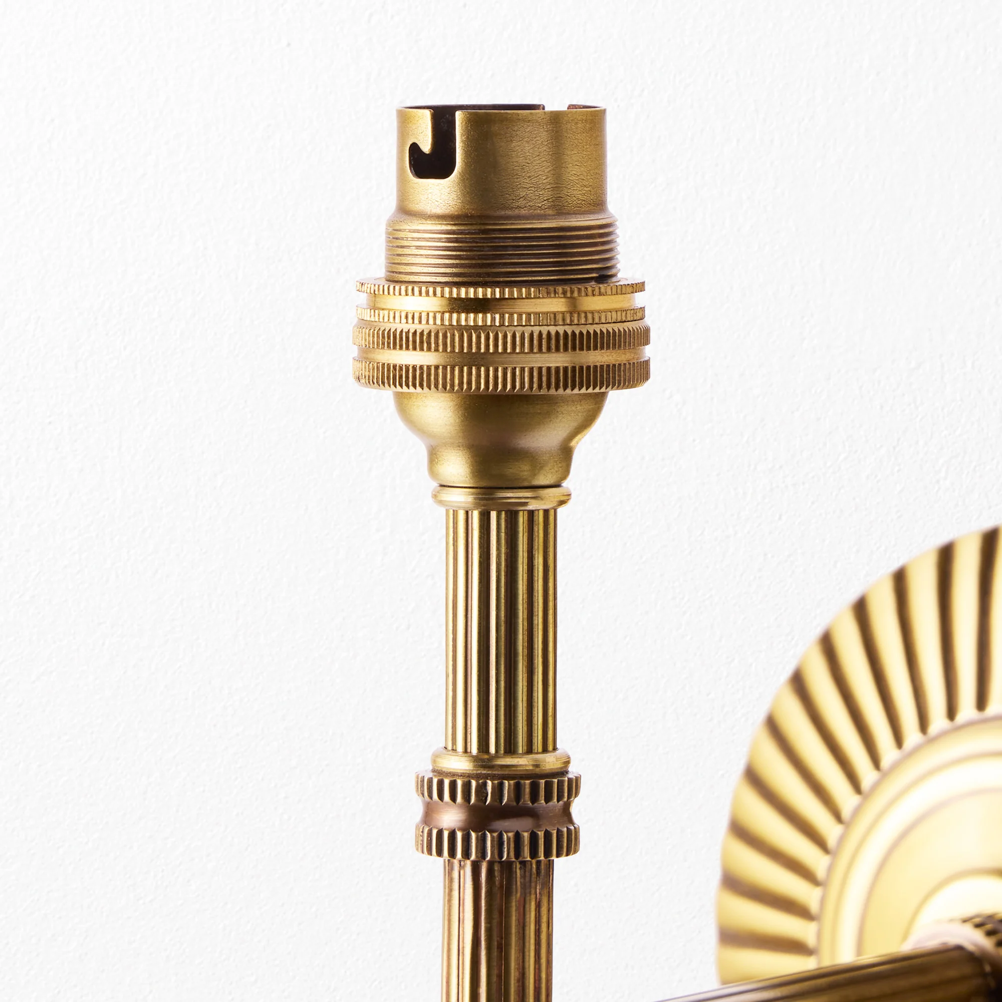 Single Raymond wall fitting in antique brass - Image 5