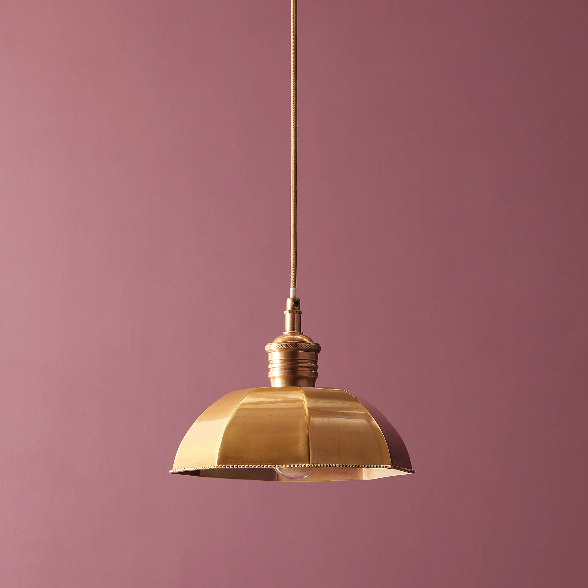 Sisi pendant in aged brass