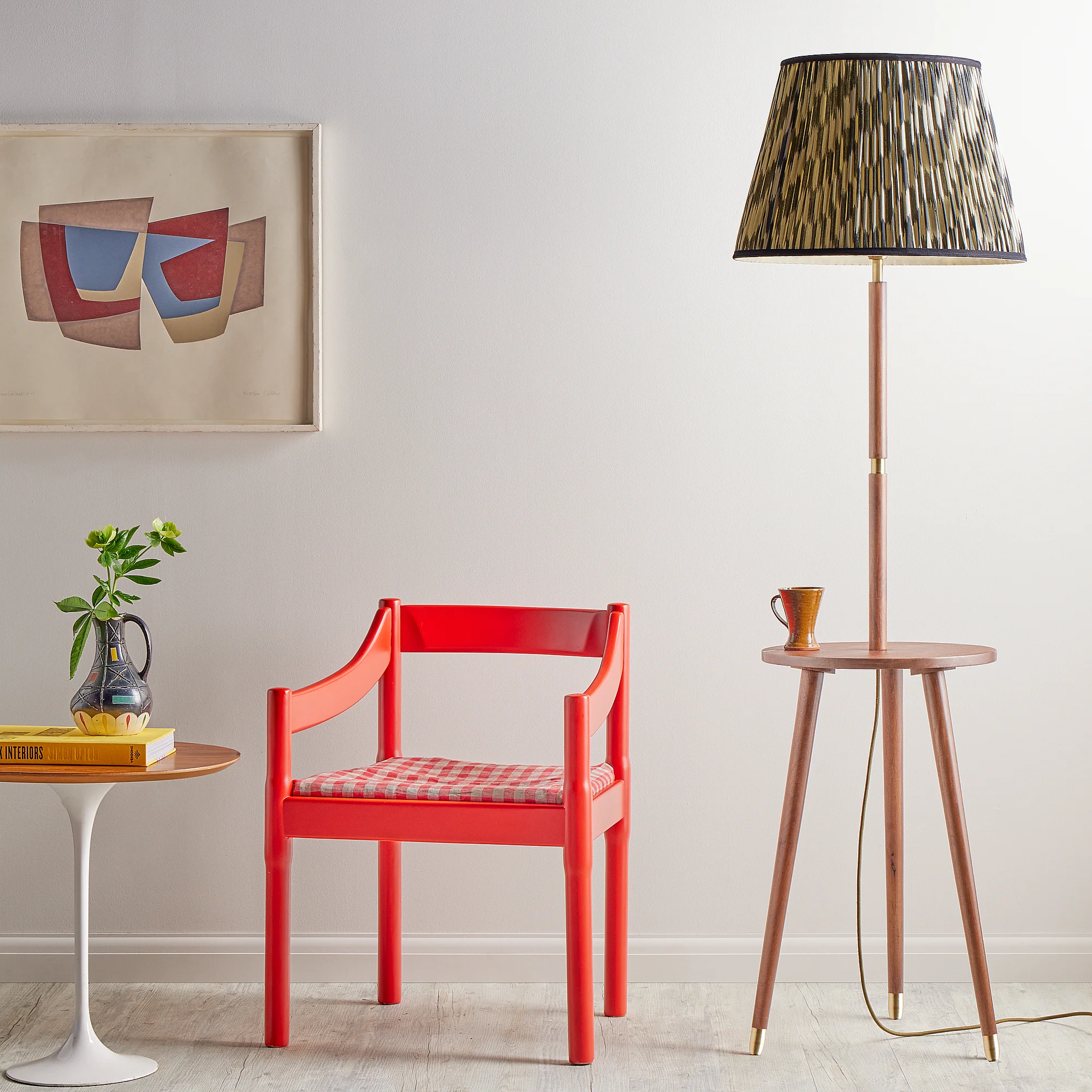 Skellig floor lamp with table in burnt wood and brass