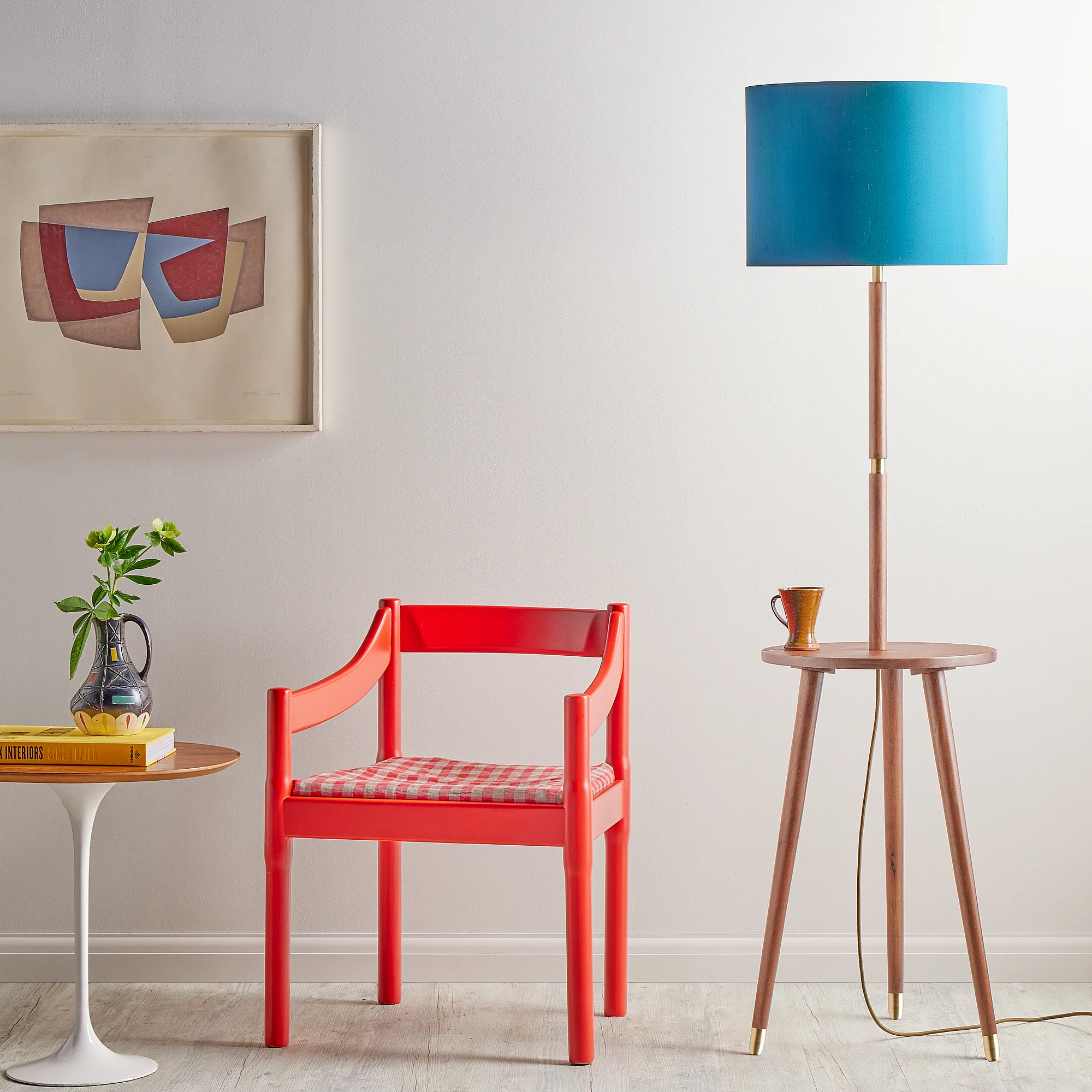 Skellig floor lamp with table in burnt wood and brass - Image 6