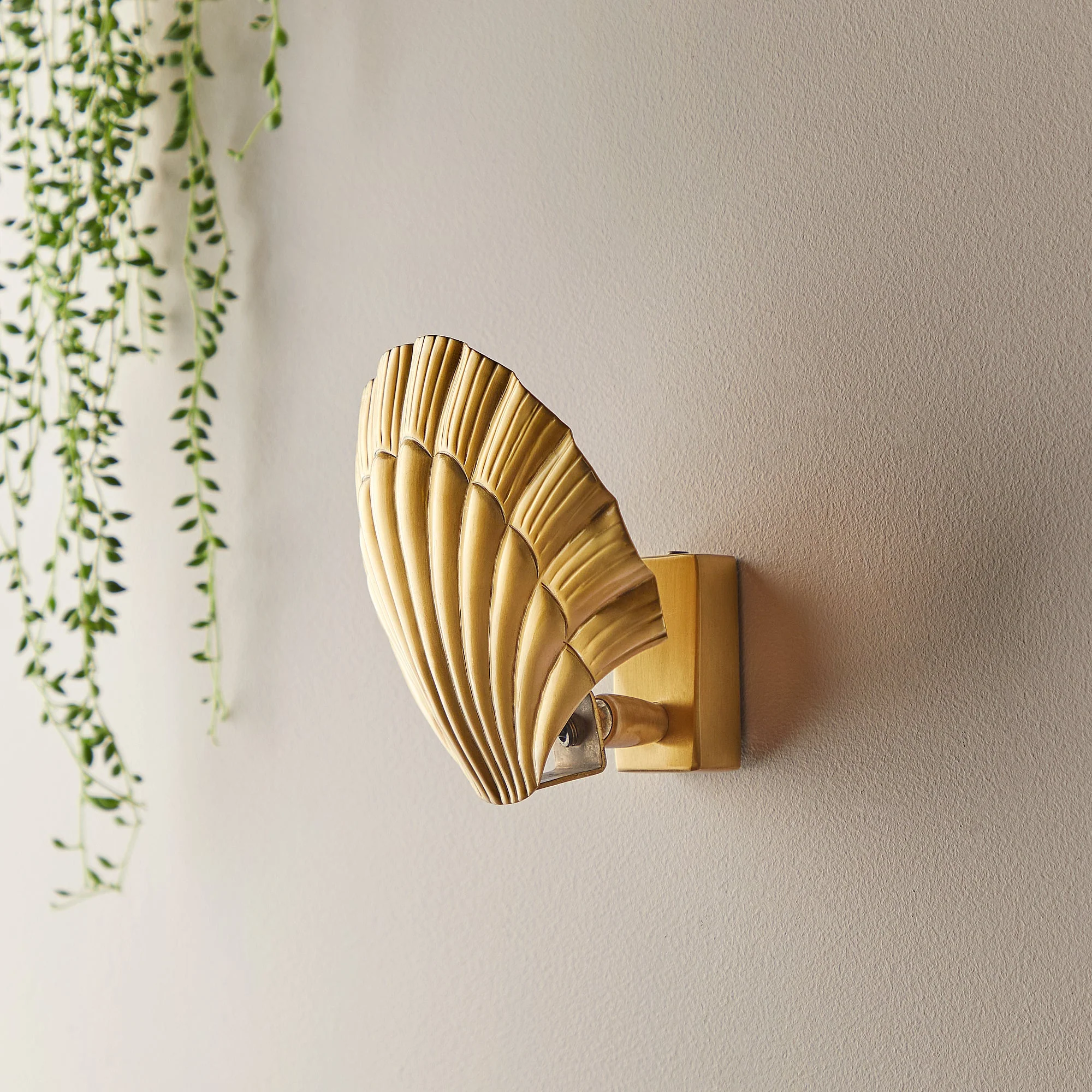 Smaller Calico wall light in antique brass - Image 8