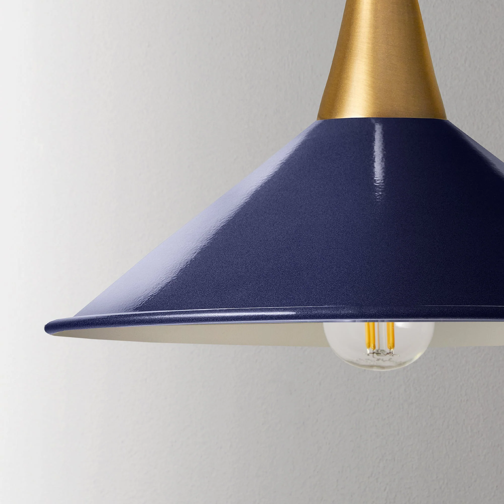 Smaller Cookie shade in black iris with stone interior - Image 3