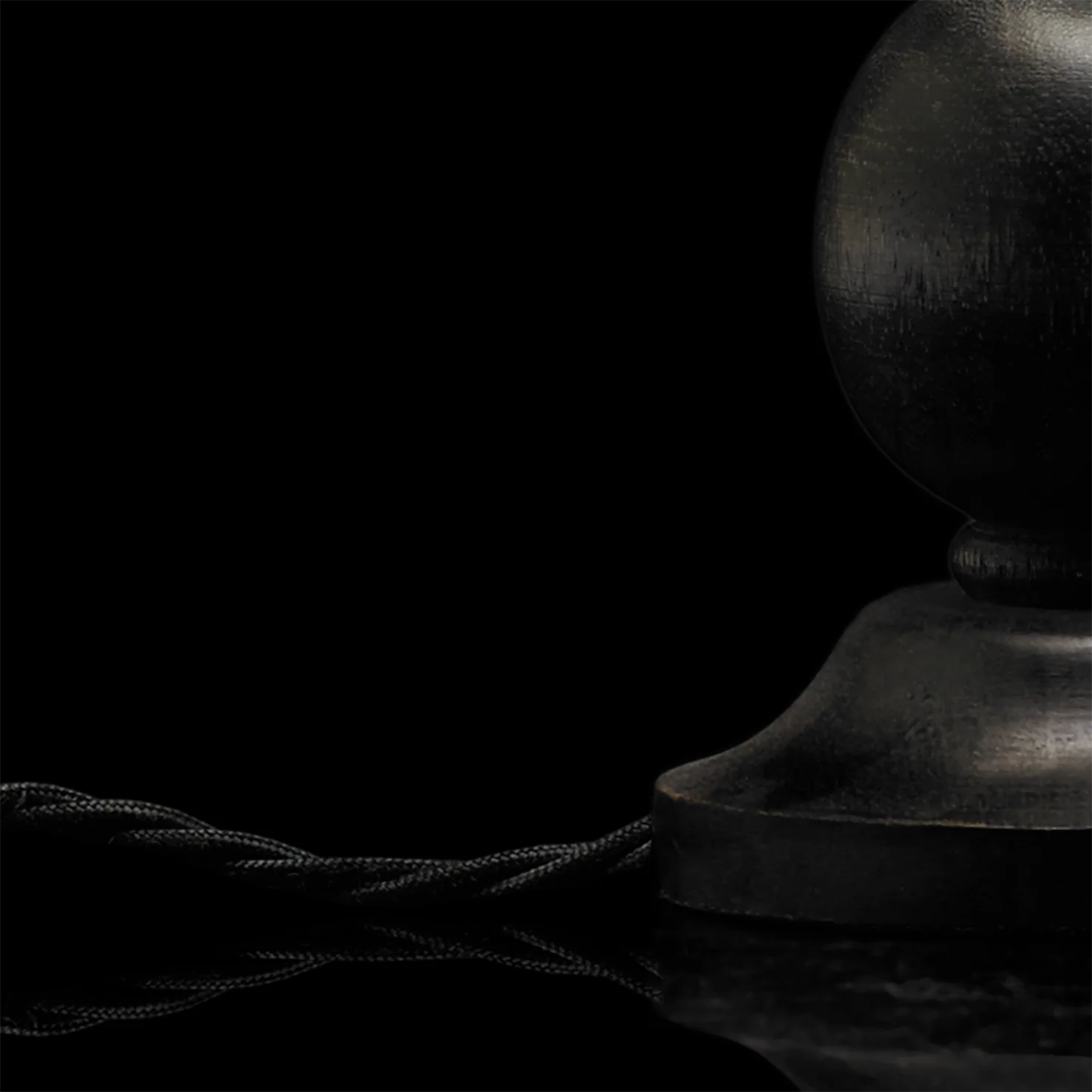 Smaller Otto table lamp in black - Image 10