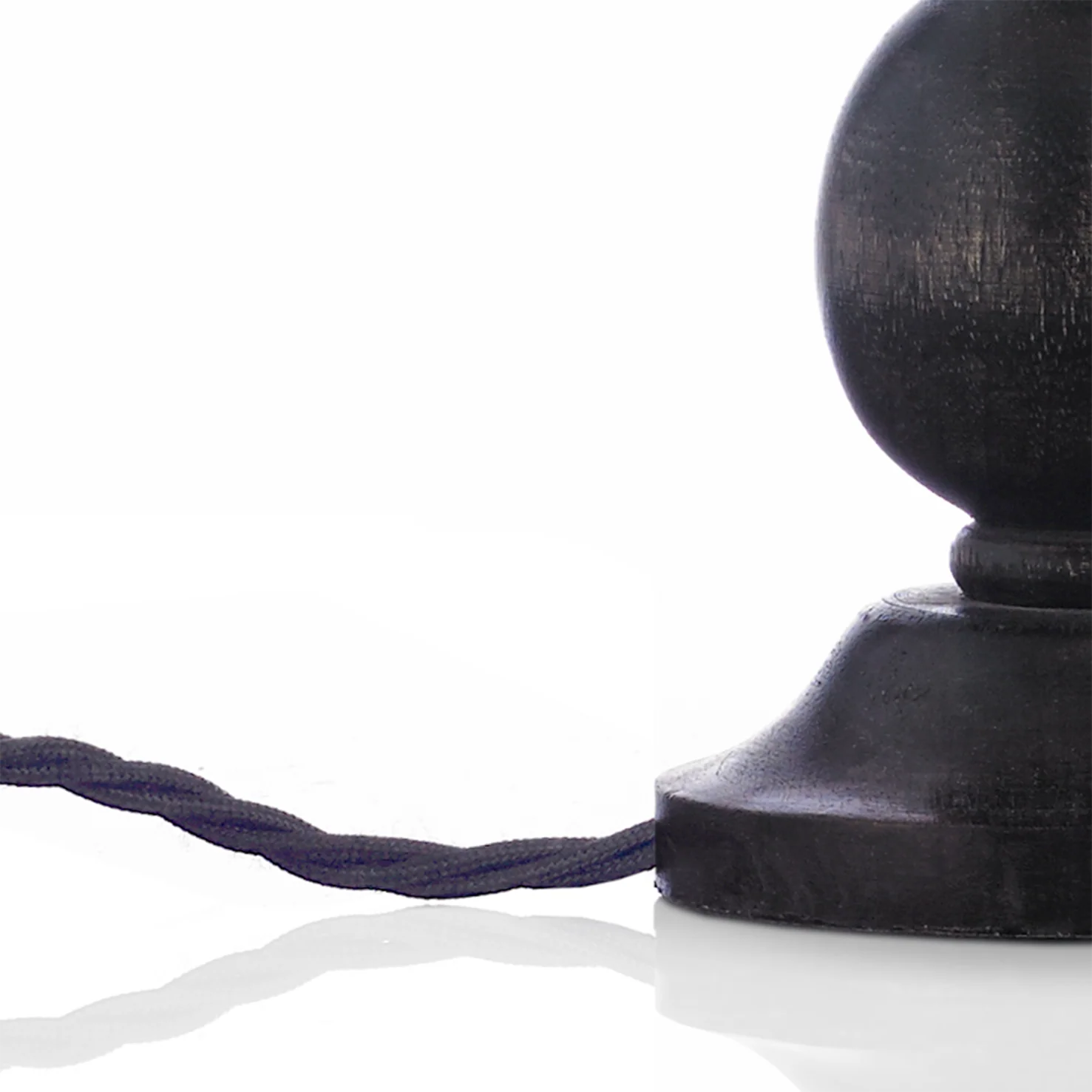 Smaller Otto table lamp in black - Image 9