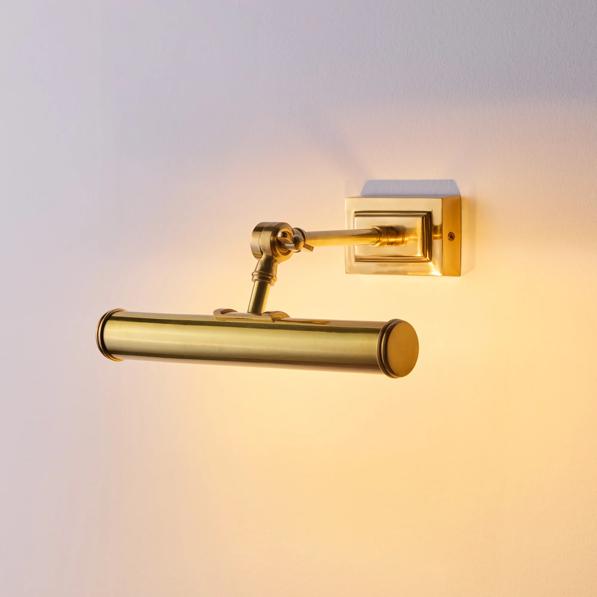 Smaller Pitcheroo picture light in antique brass - Image 9