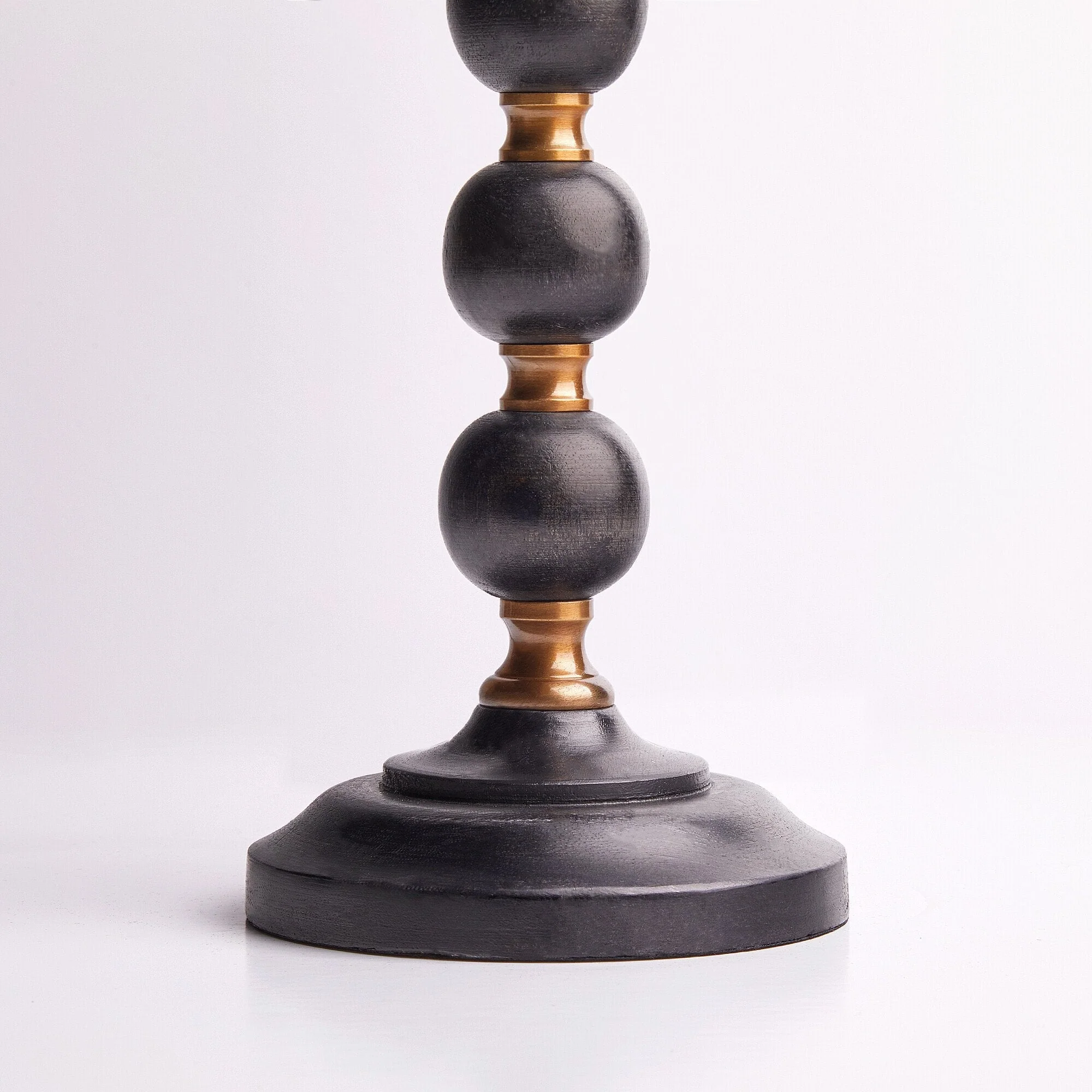 Smaller Rosie table lamp in wood and brass - Image 2