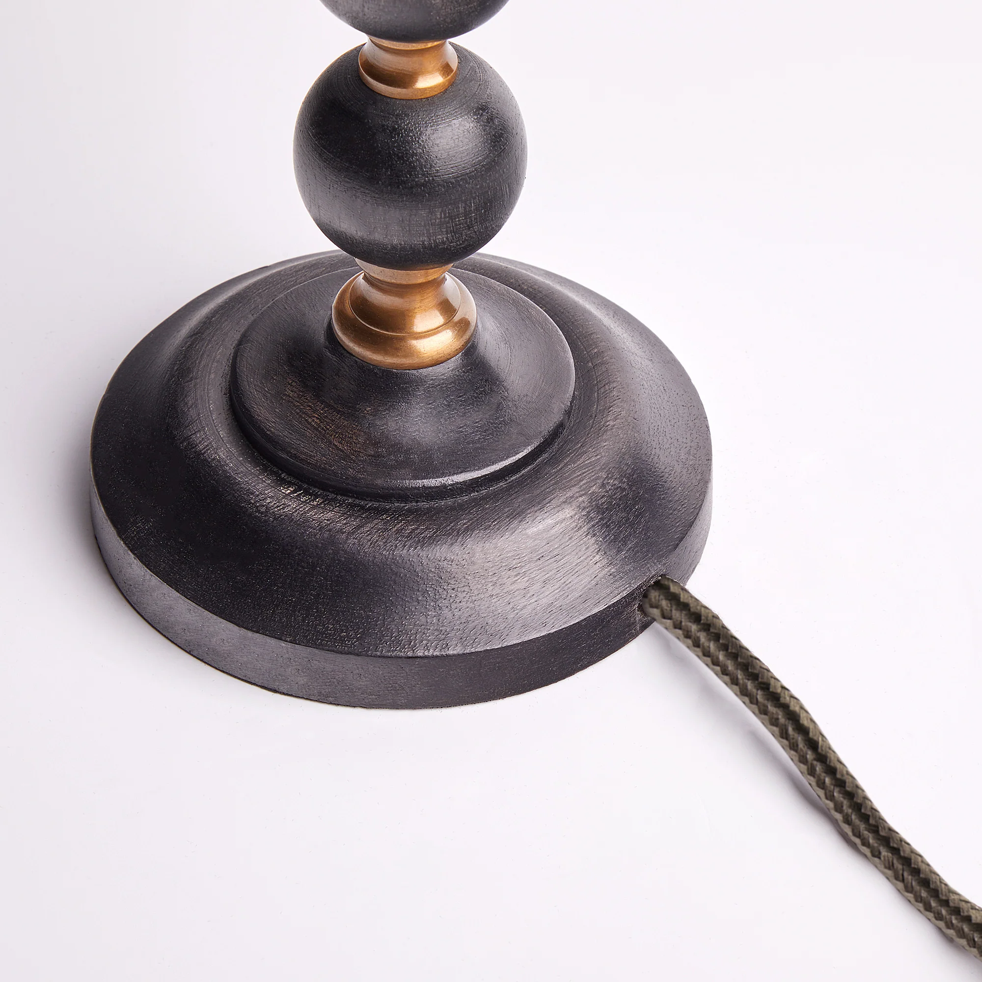 Smaller Rosie table lamp in wood and brass - Image 4