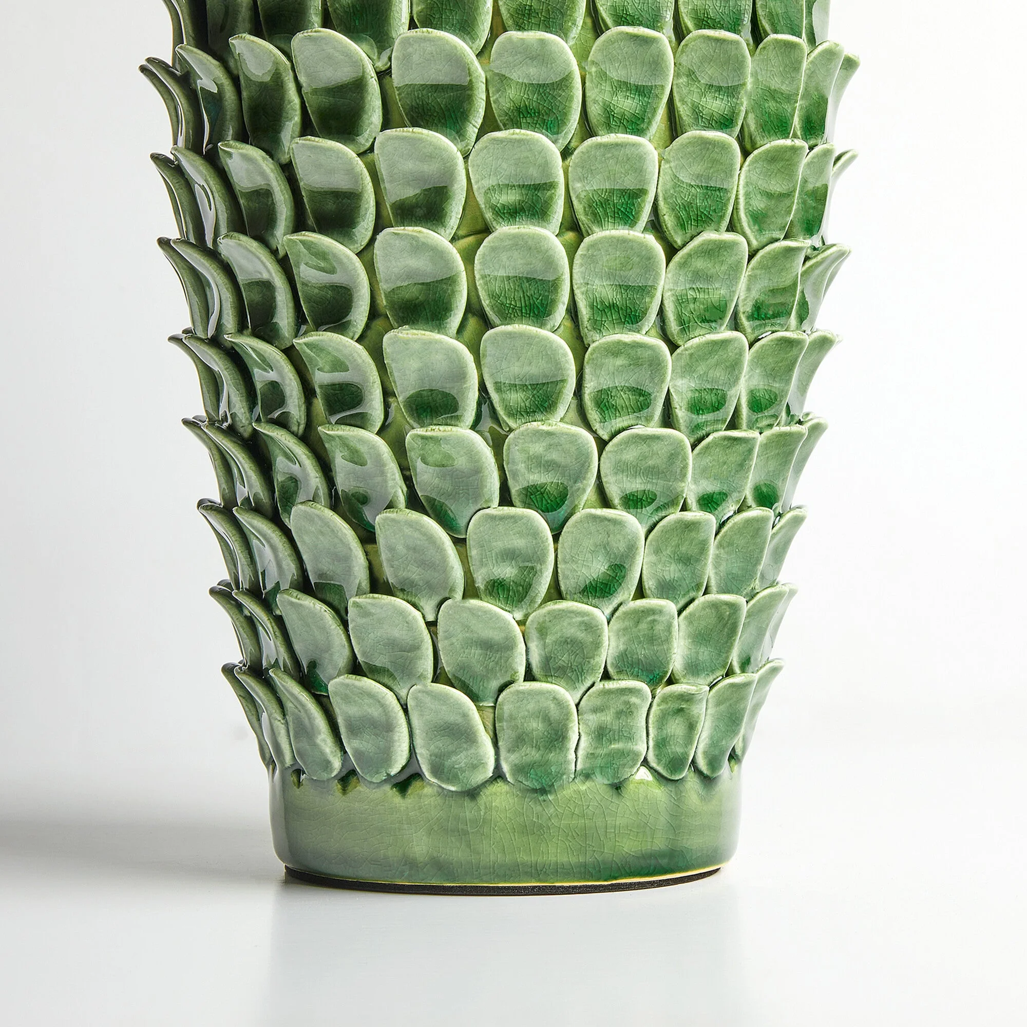Smaller Stucco table lamp in emerald - Image 5