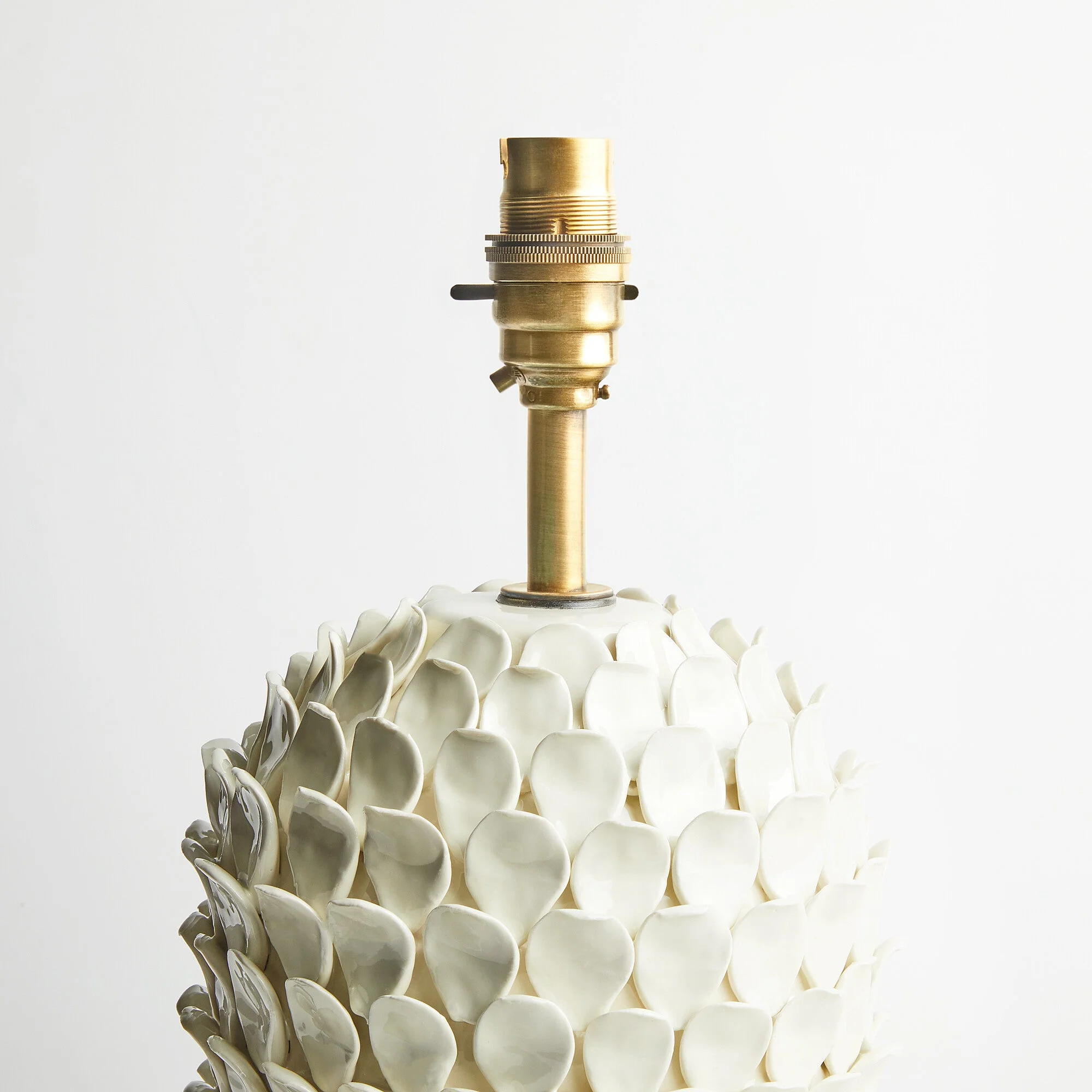 Smaller Stucco table lamp in stone - Image 4