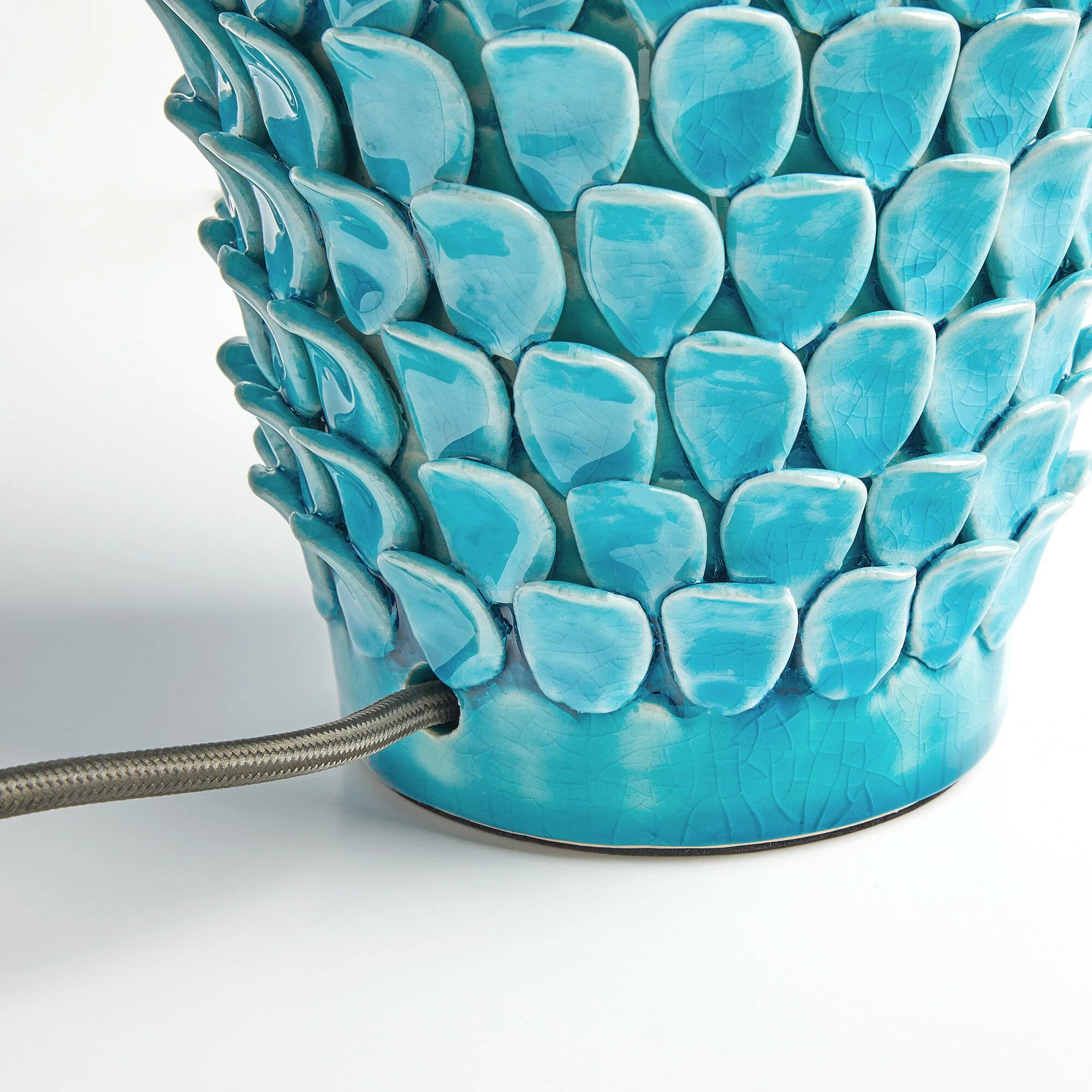 Smaller Stucco table lamp in turquoise - Image 3