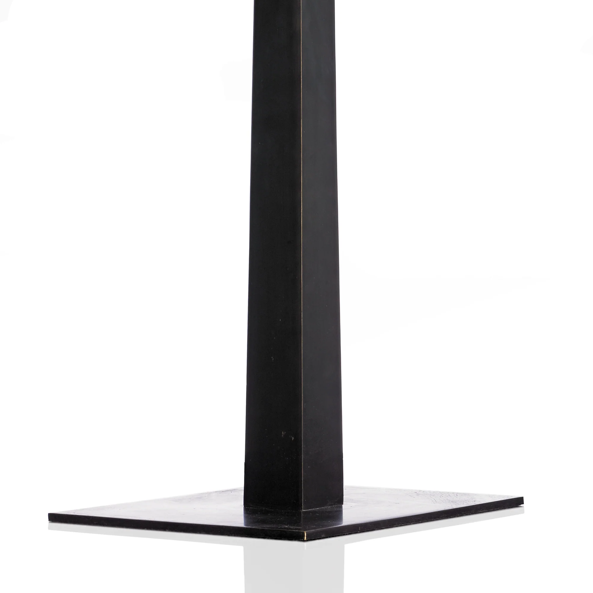Smaller Trafalgar table lamp in antique bronze - Image 4