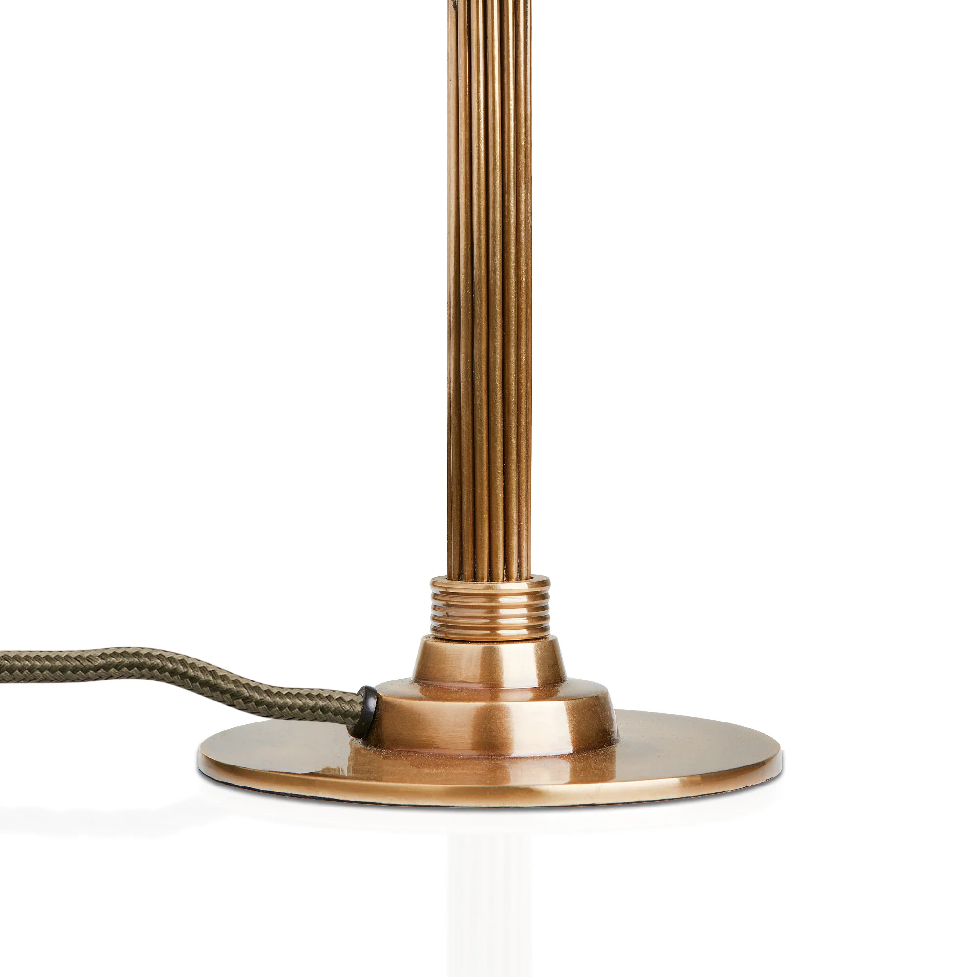 Smaller Wrappling table lamp in antique brass - Image 4