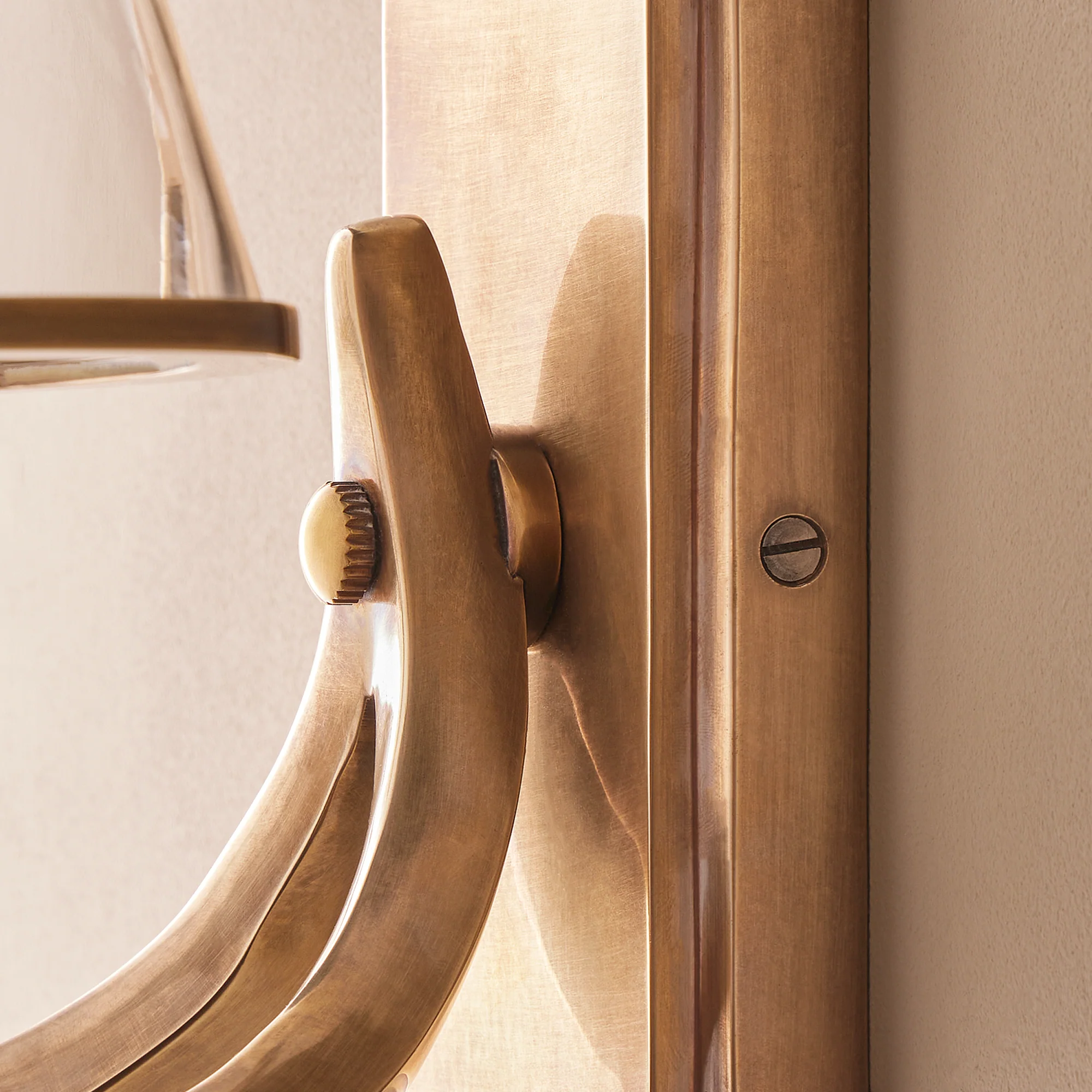 Sovana wall light in aged brass with glass shades - Image 10