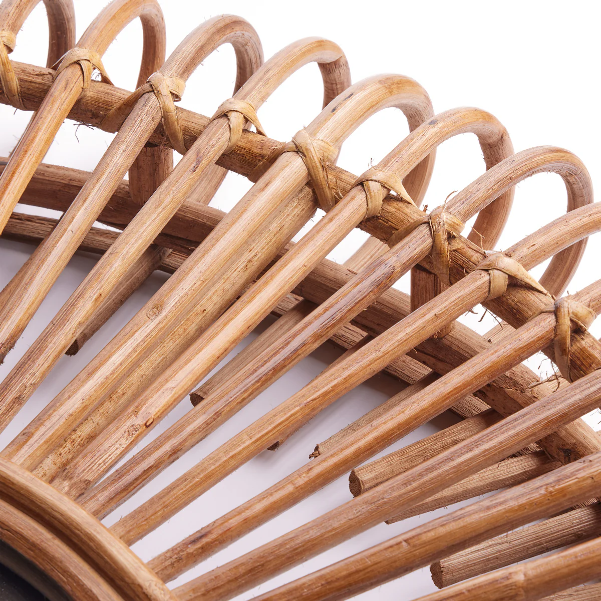 Spirali mirror in natural rattan - Image 3