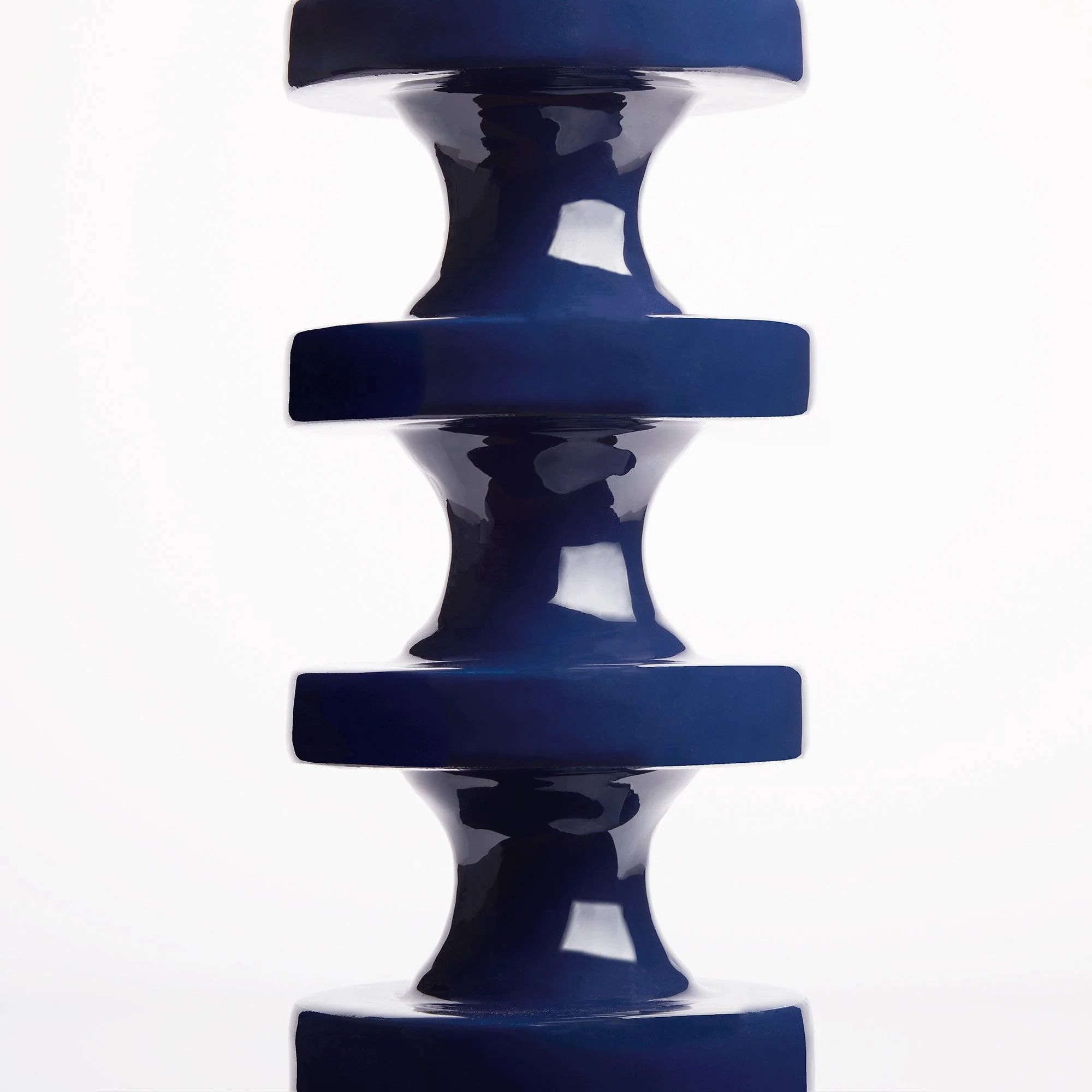Spool table lamp in deep blue lacquered wood - Image 3