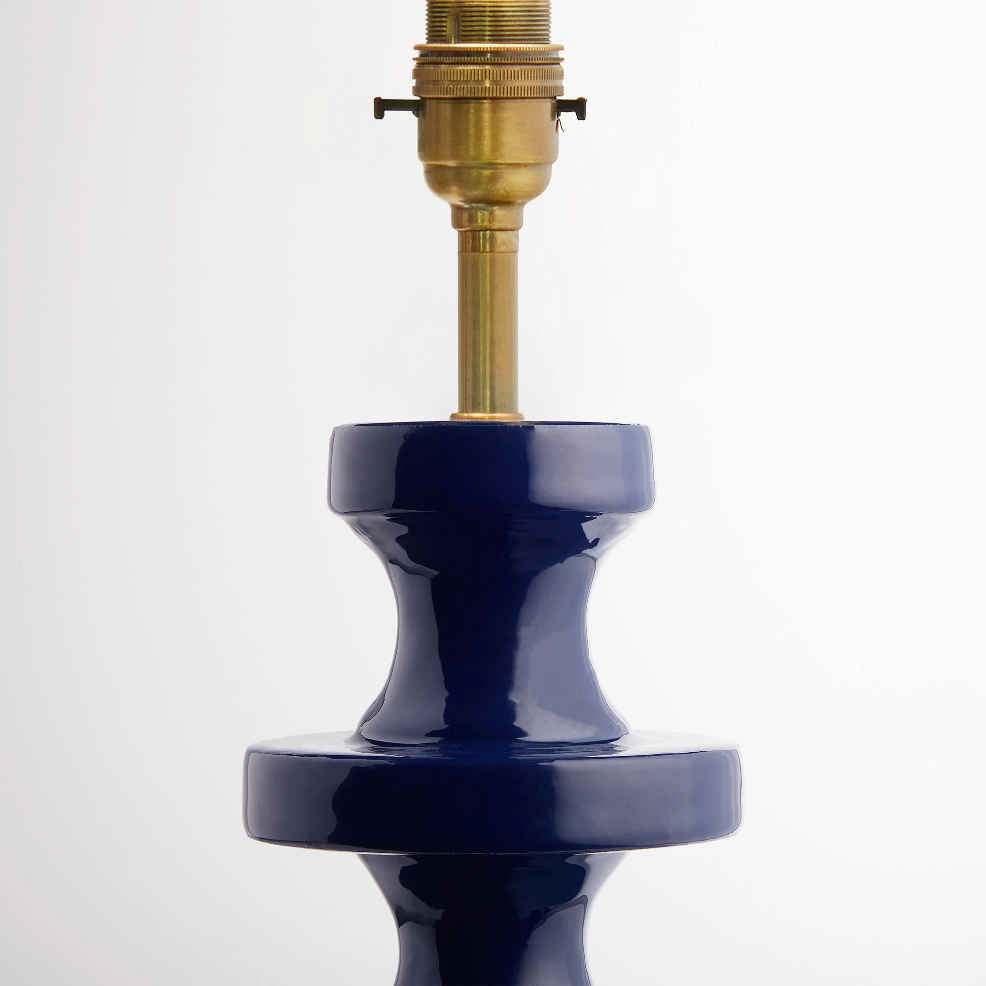 Spool table lamp in deep blue lacquered wood - Image 4