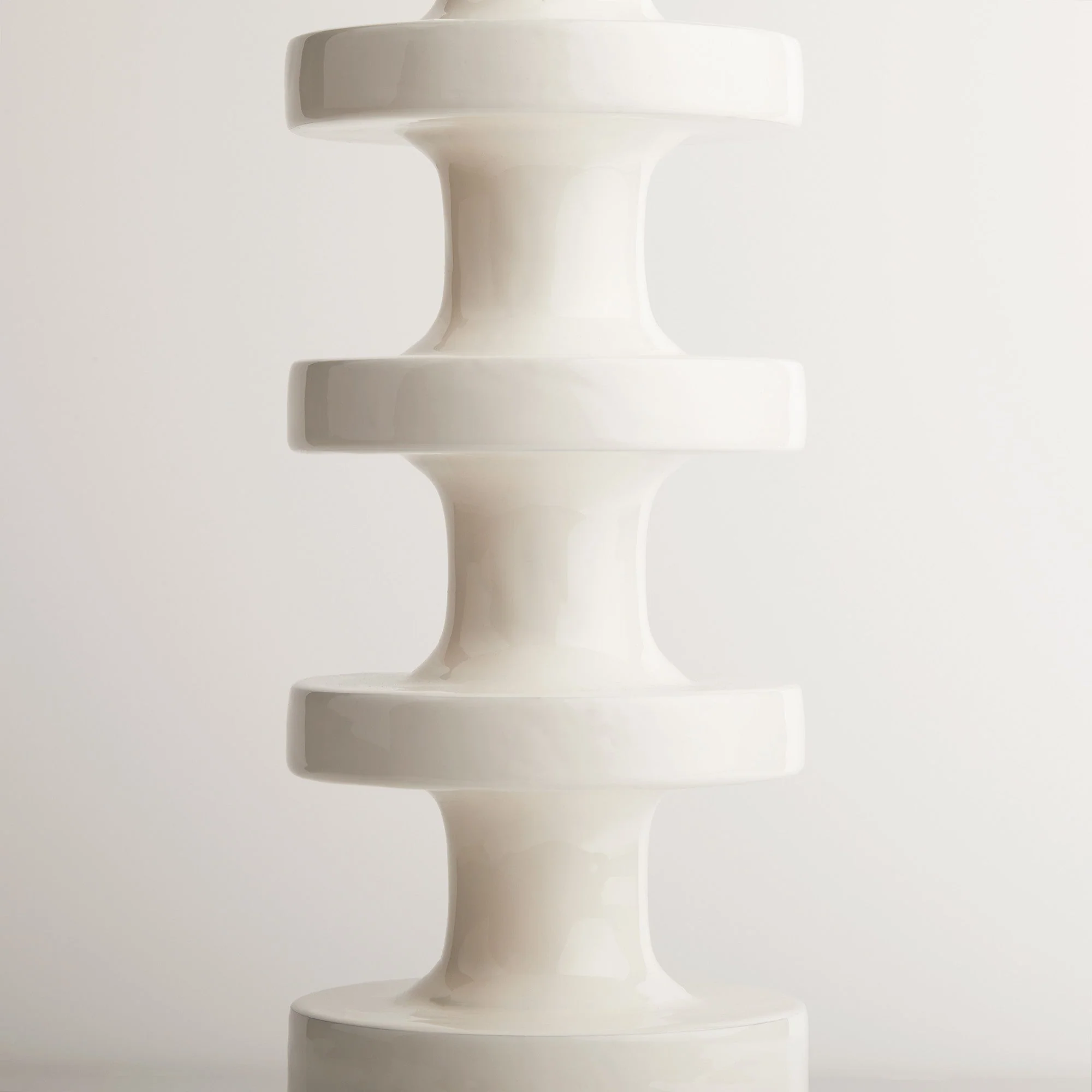 Spool table lamp in white lacquered wood - Image 5