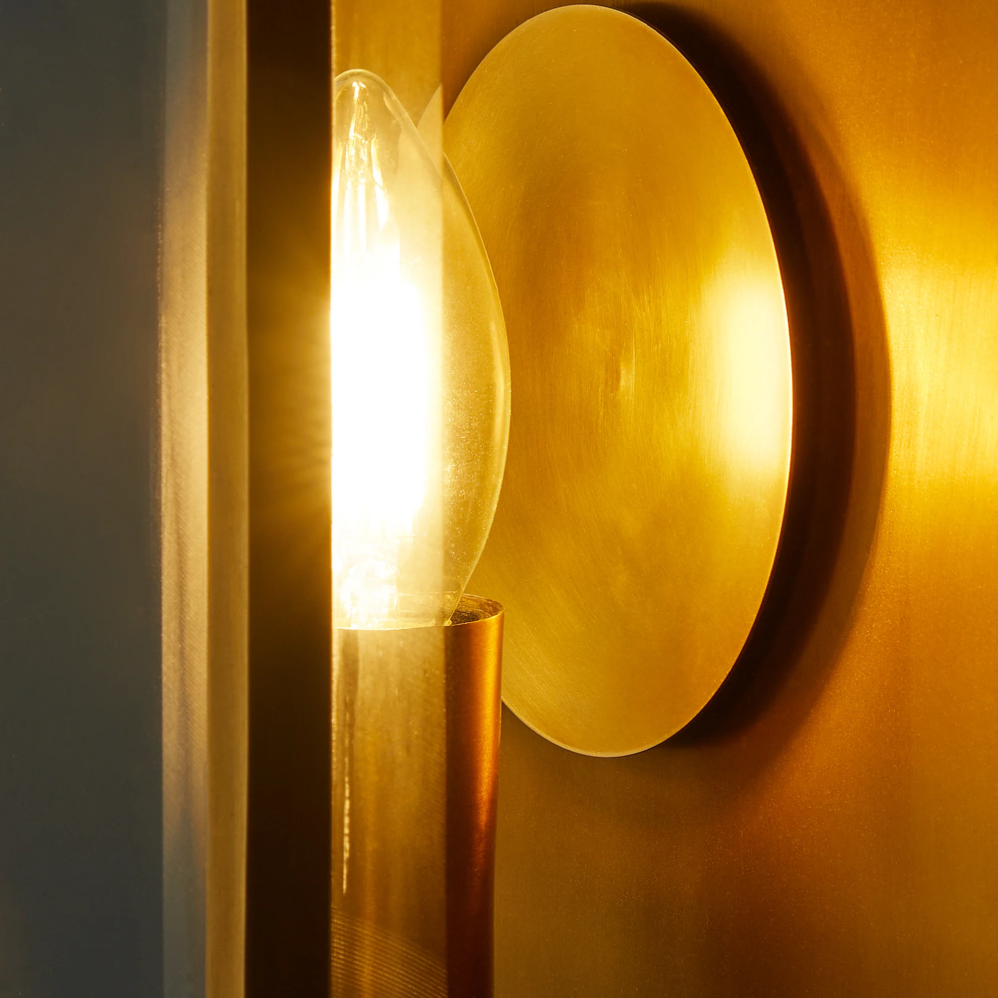 St Ives IP44 exterior wall light with brass reflector in antique brass - Image 11