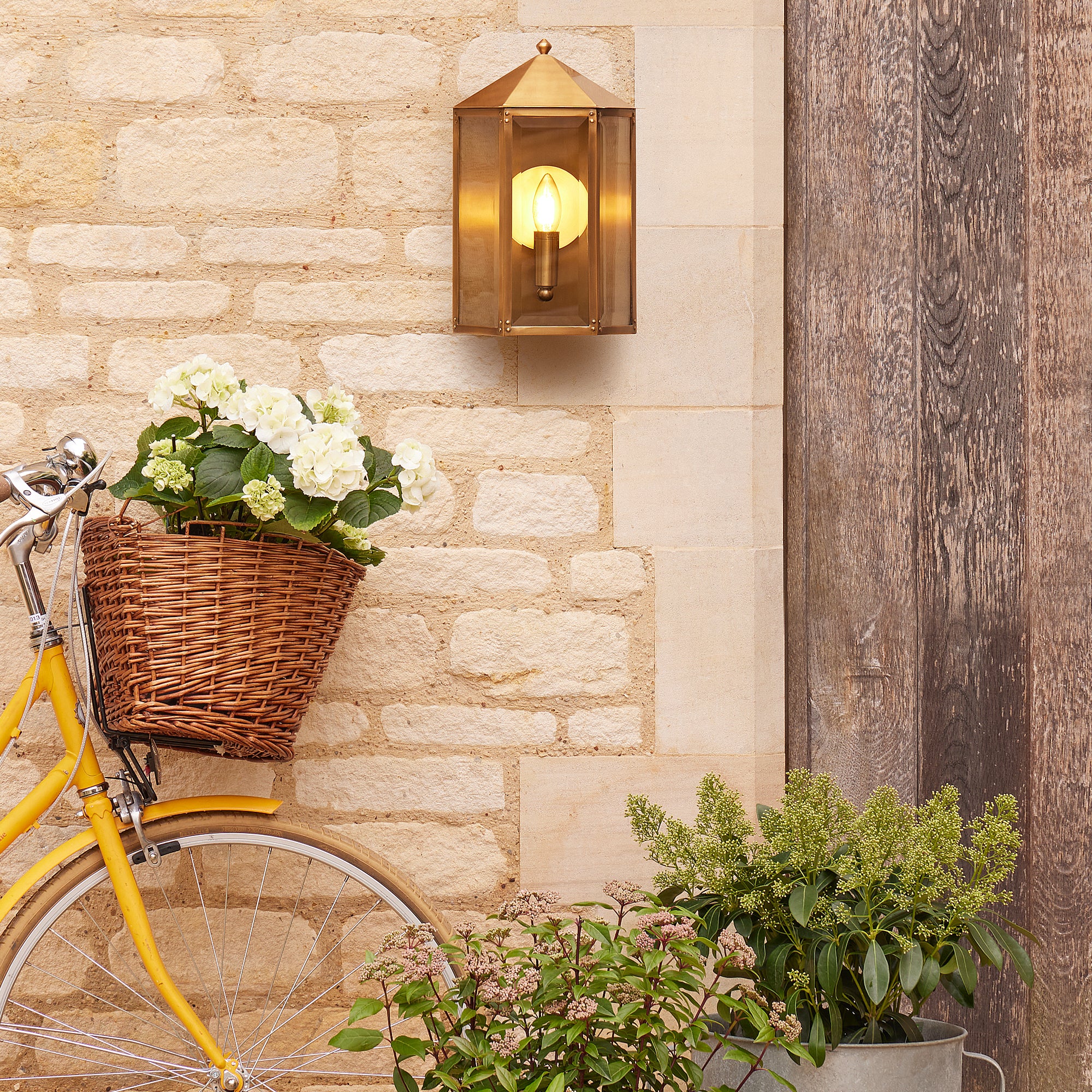 St Ives IP44 exterior wall light with brass reflector in antique brass - Image 4