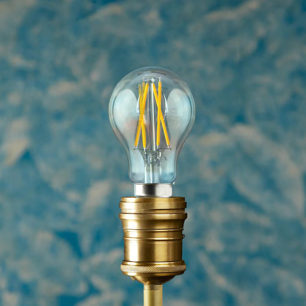Standard size 8 watt LED filament bulb with E27 fitting - Image 4
