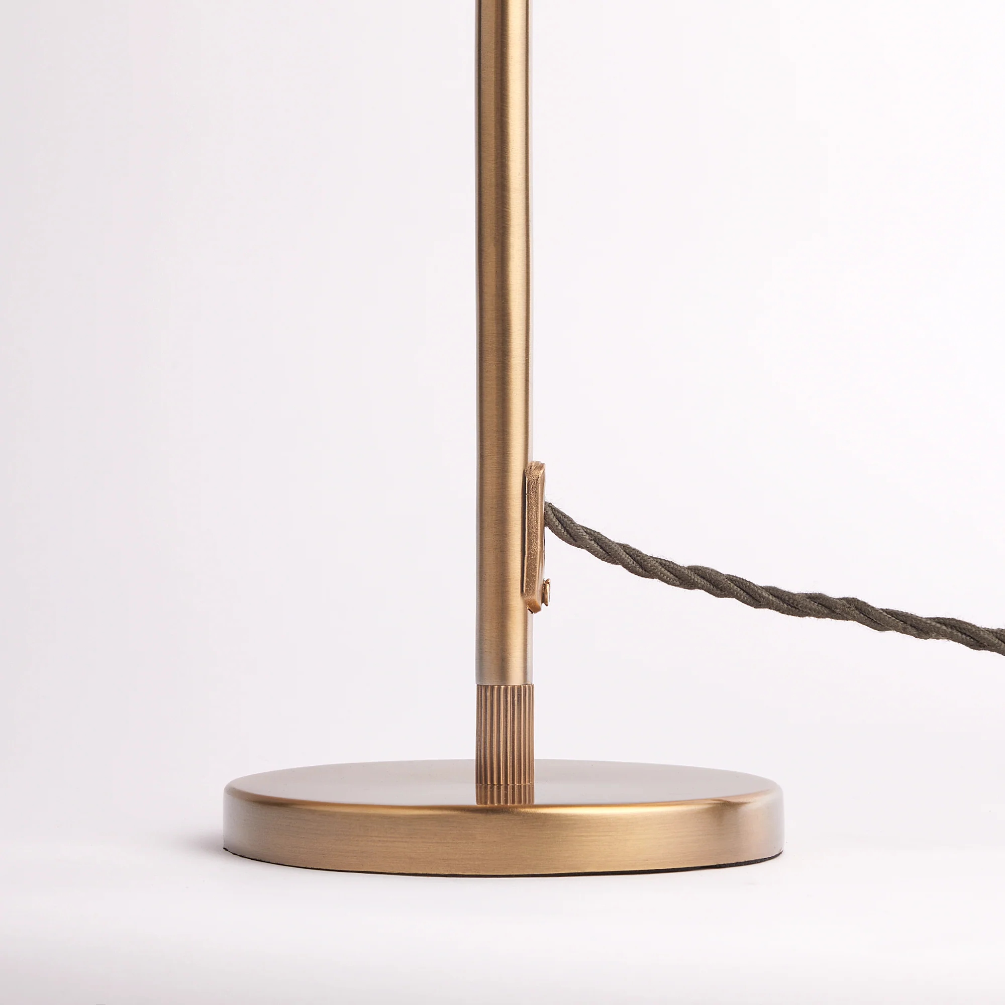 Stilt desk lamp in antiqued brass - Image 3