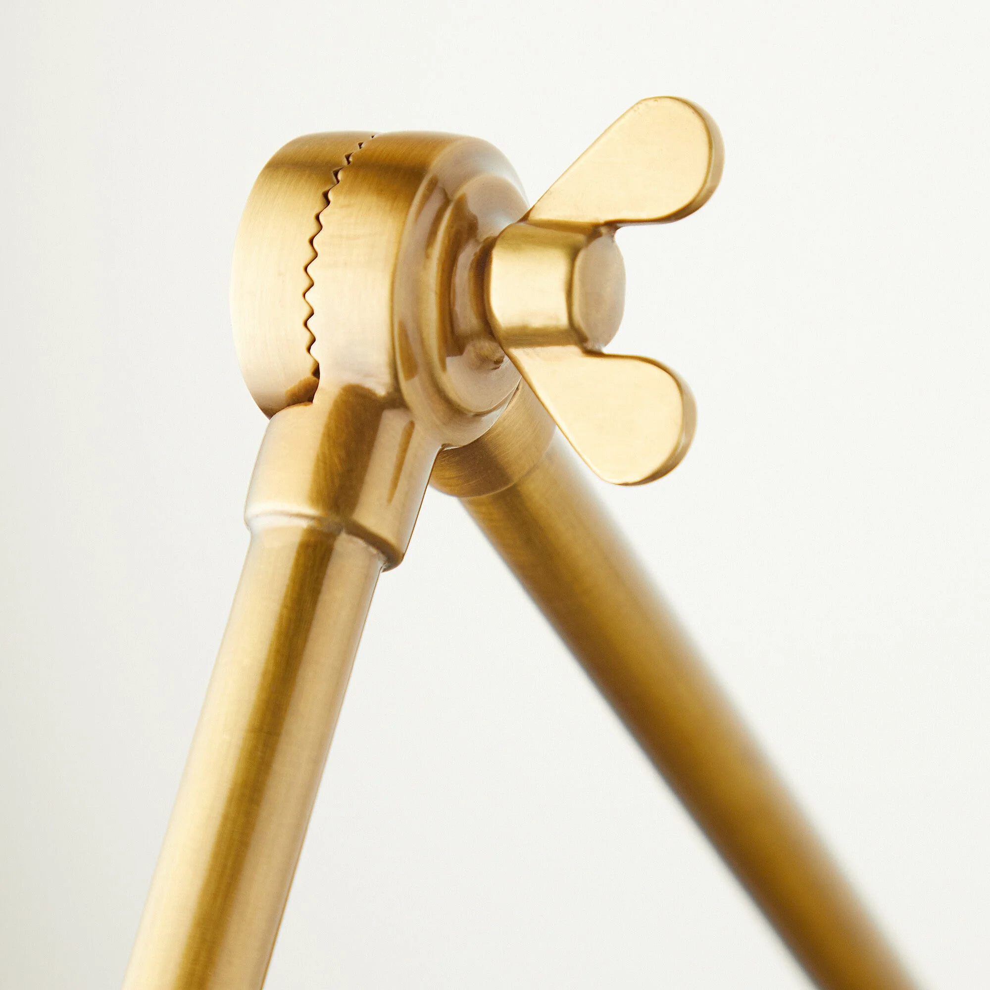 Stork wall fitting in antiqued brass - Image 3