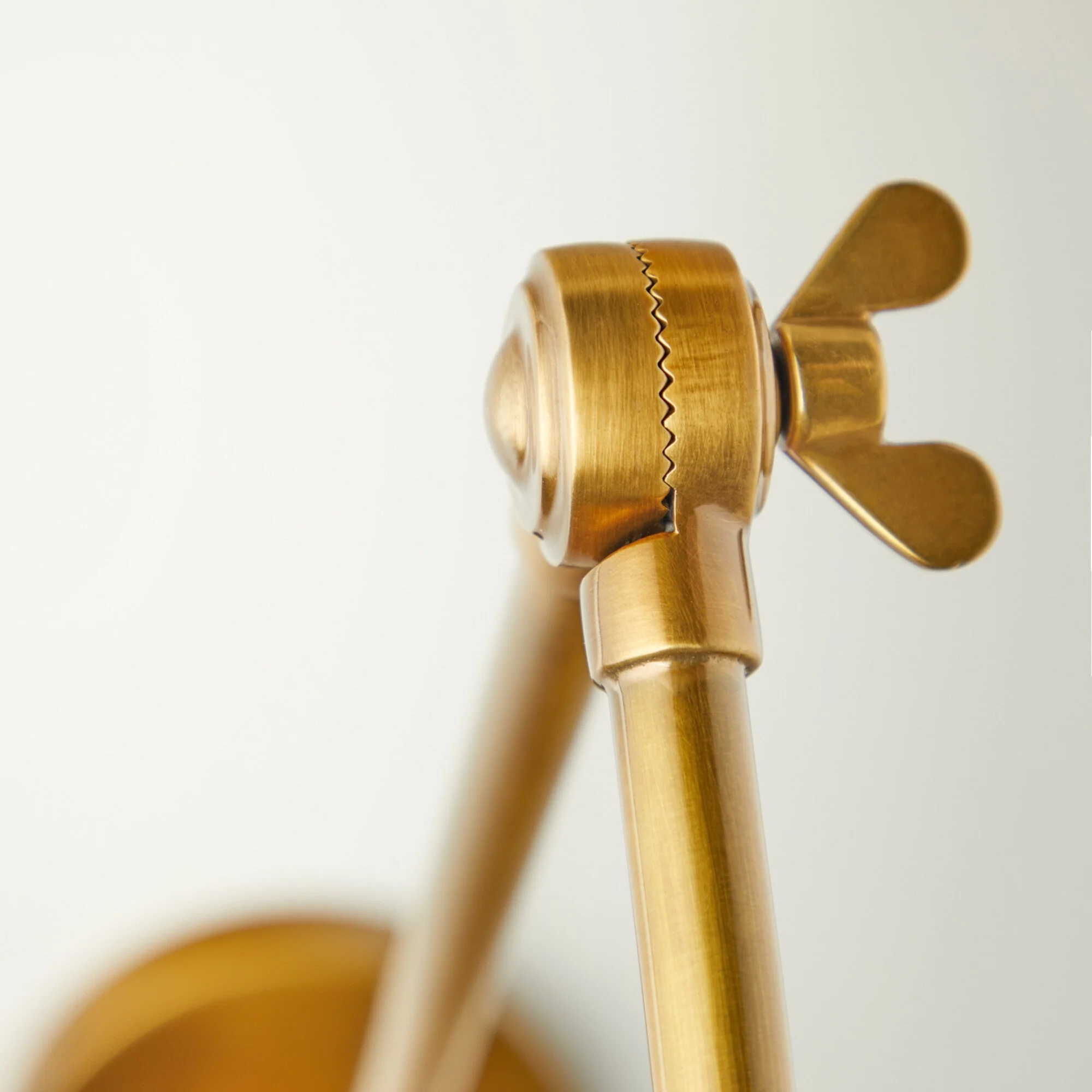 Stork wall fitting in antiqued brass - Image 7
