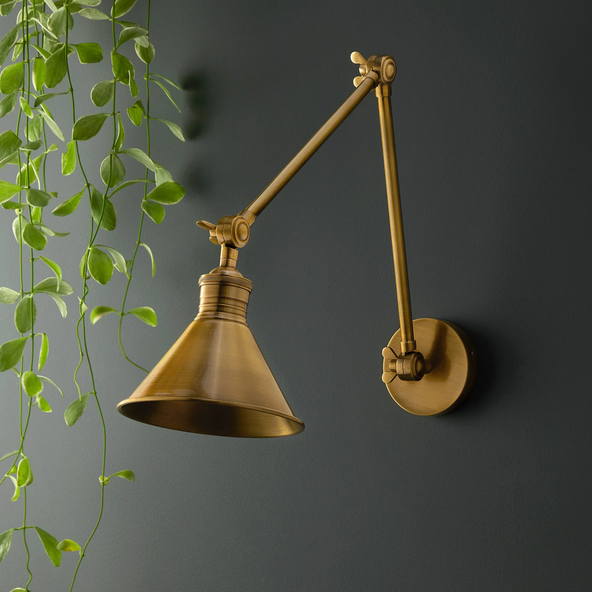 Stork wall light in antique brass - Image 11