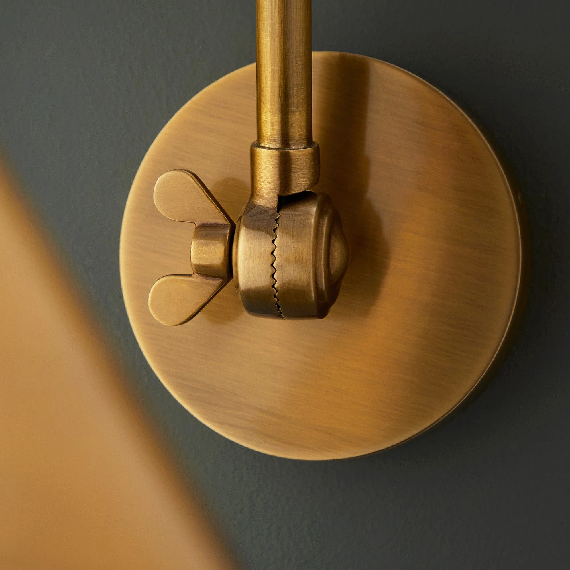 Stork wall light in antique brass - Image 4