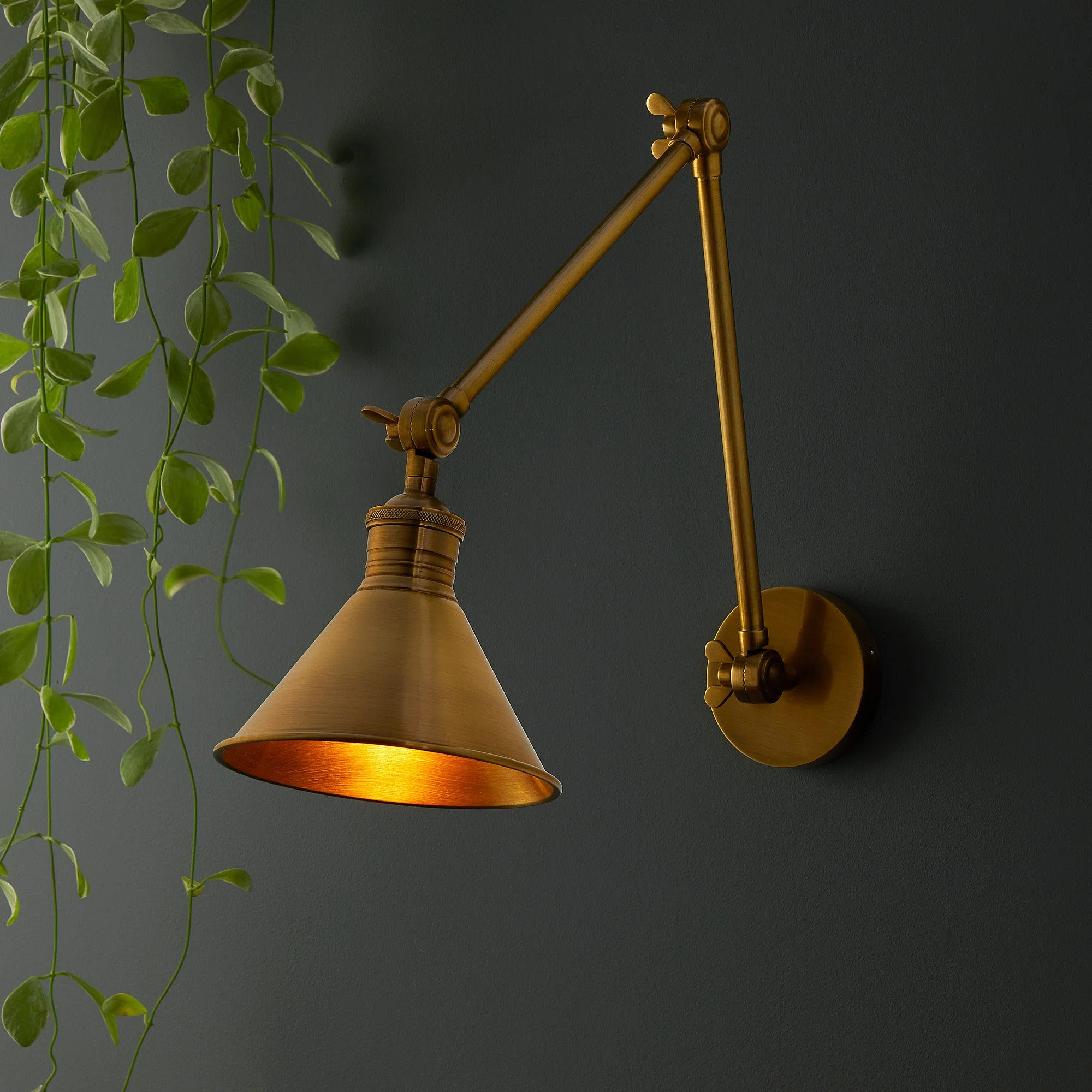 Stork wall light in antique brass - Image 9