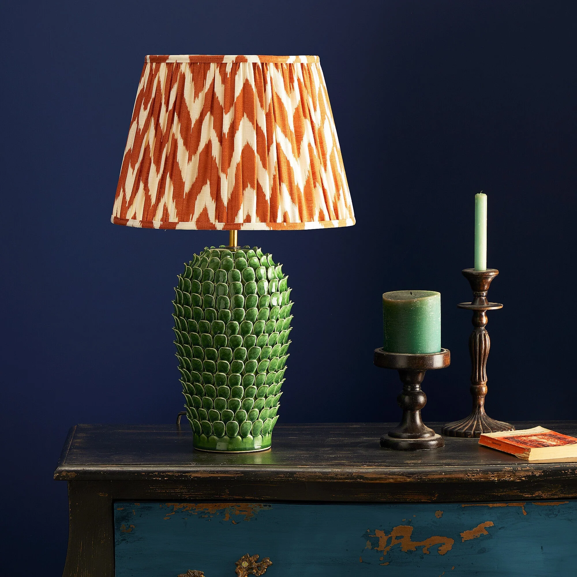 Regular Stucco table lamp in Emerald - Image 4