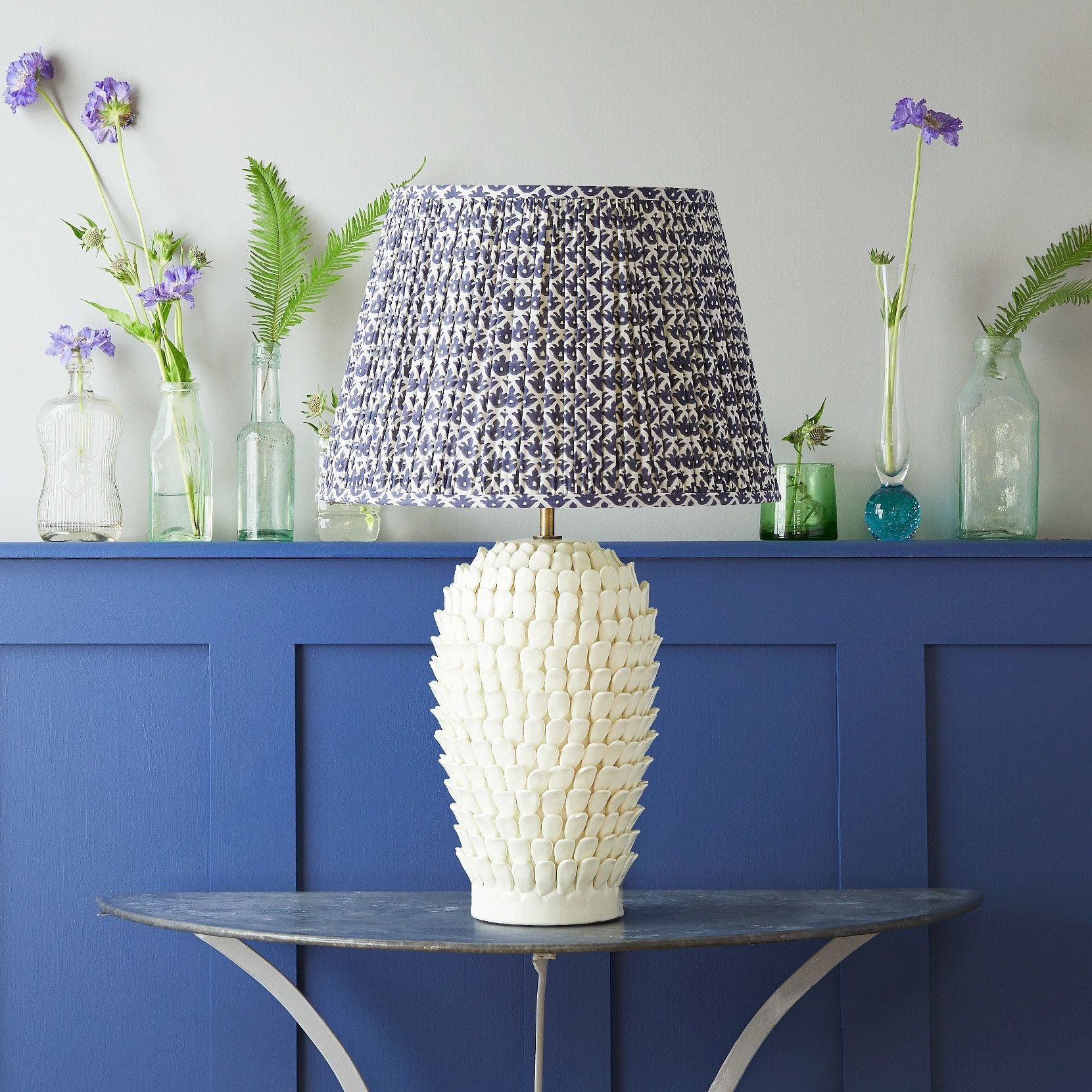 Regular Stucco table lamp in stone ceramic