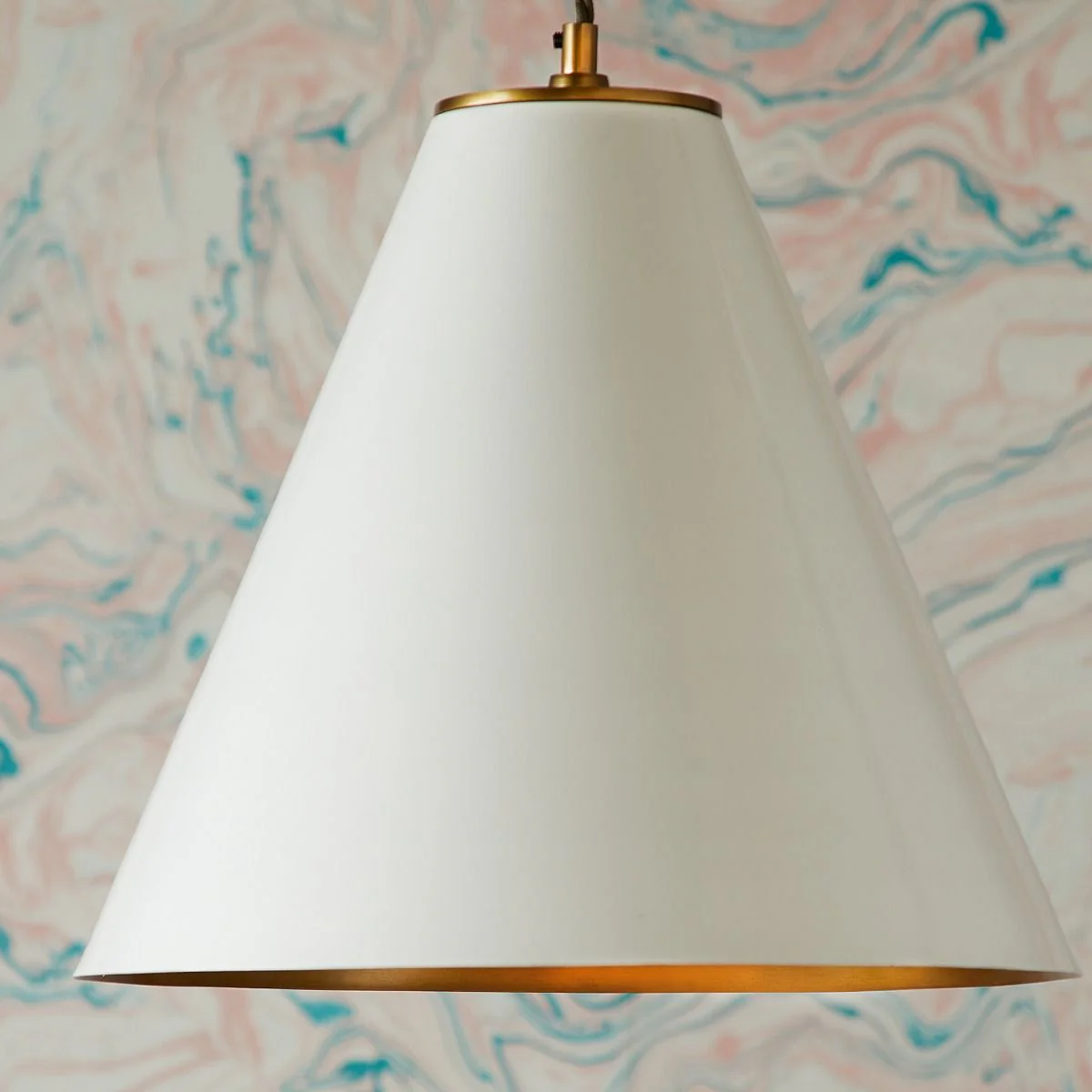 Super Stanley pendant in glossy white with brass interior - Image 3