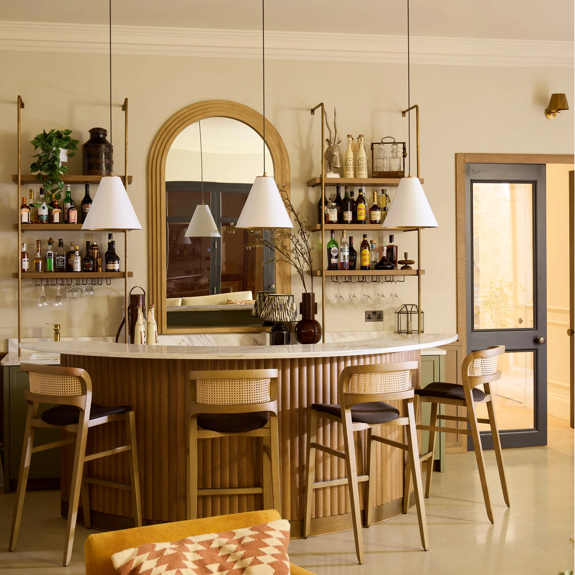 Super Stanley pendant in glossy white with brass interior - Image 4