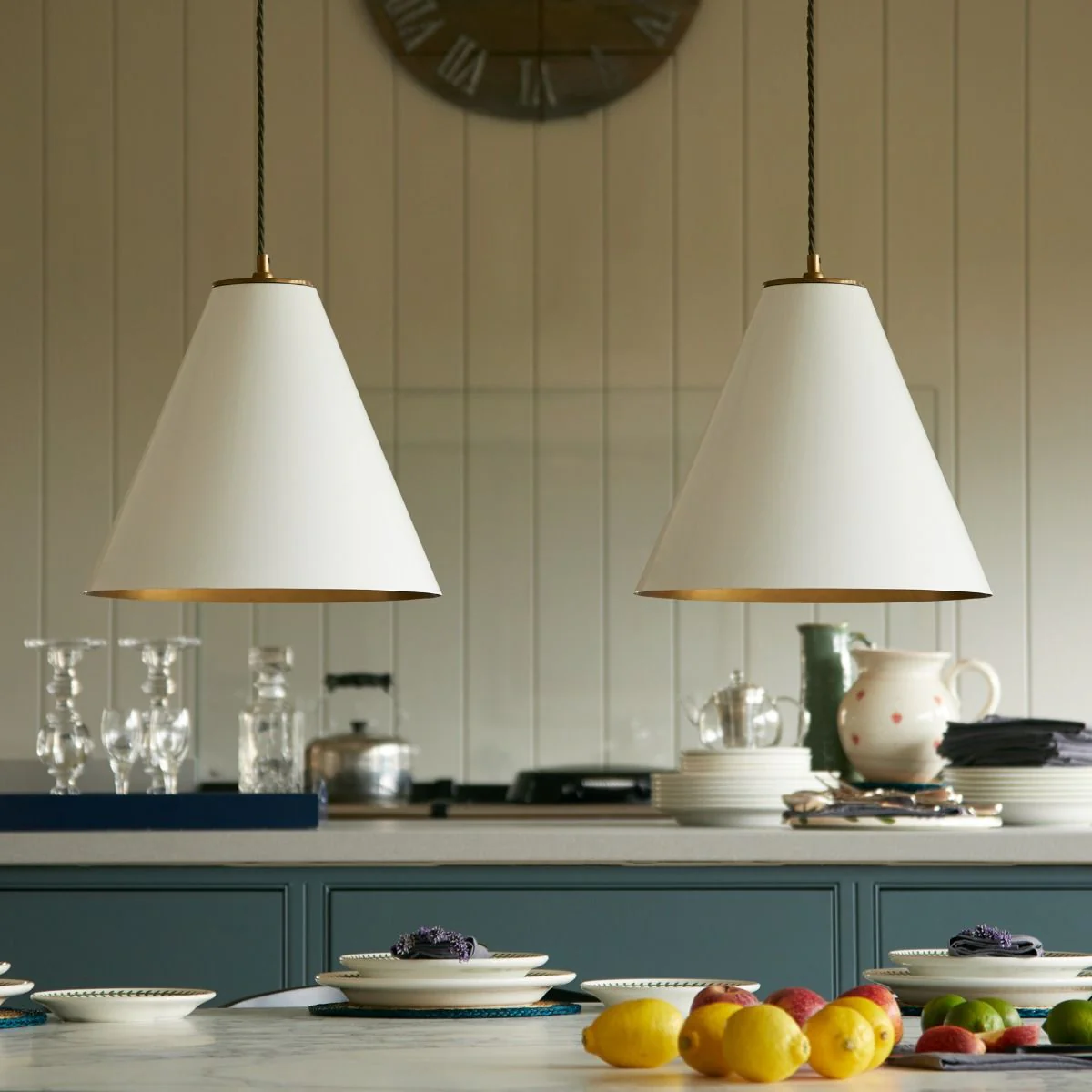 Super Stanley pendant in glossy white with brass interior - Image 7