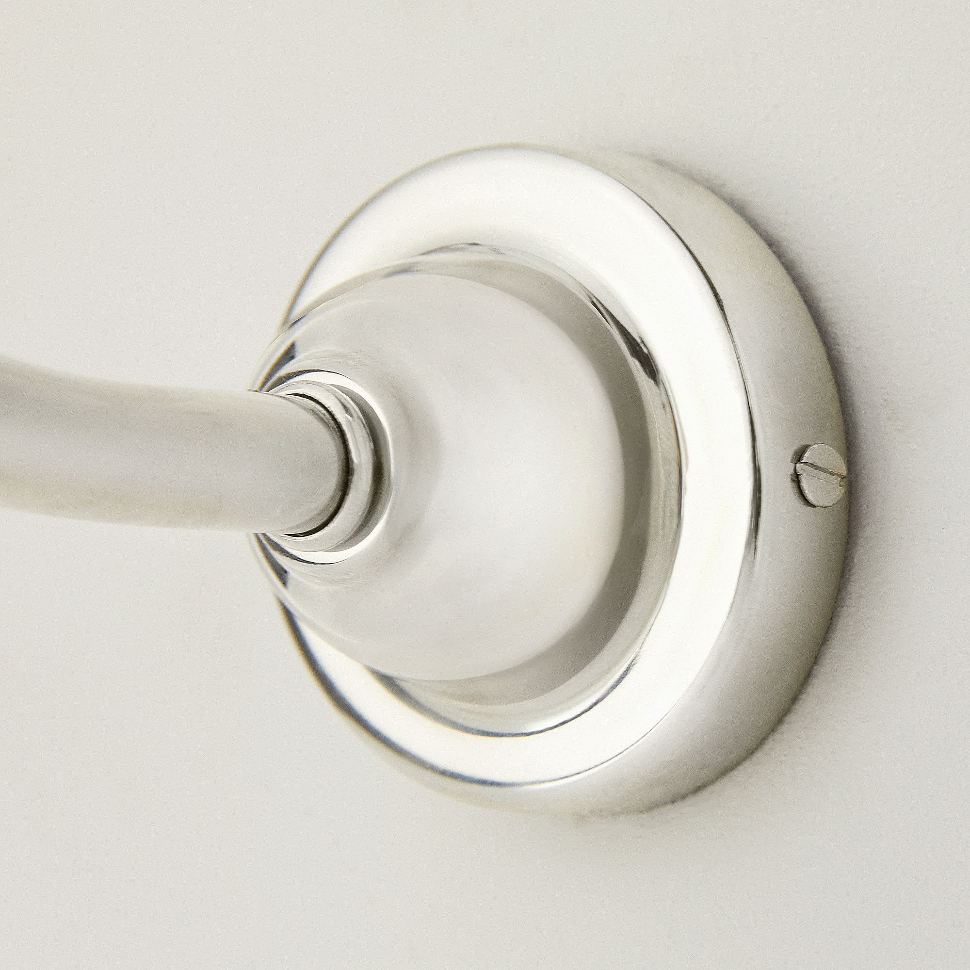 Swan neck wall fitting in chrome - Image 3