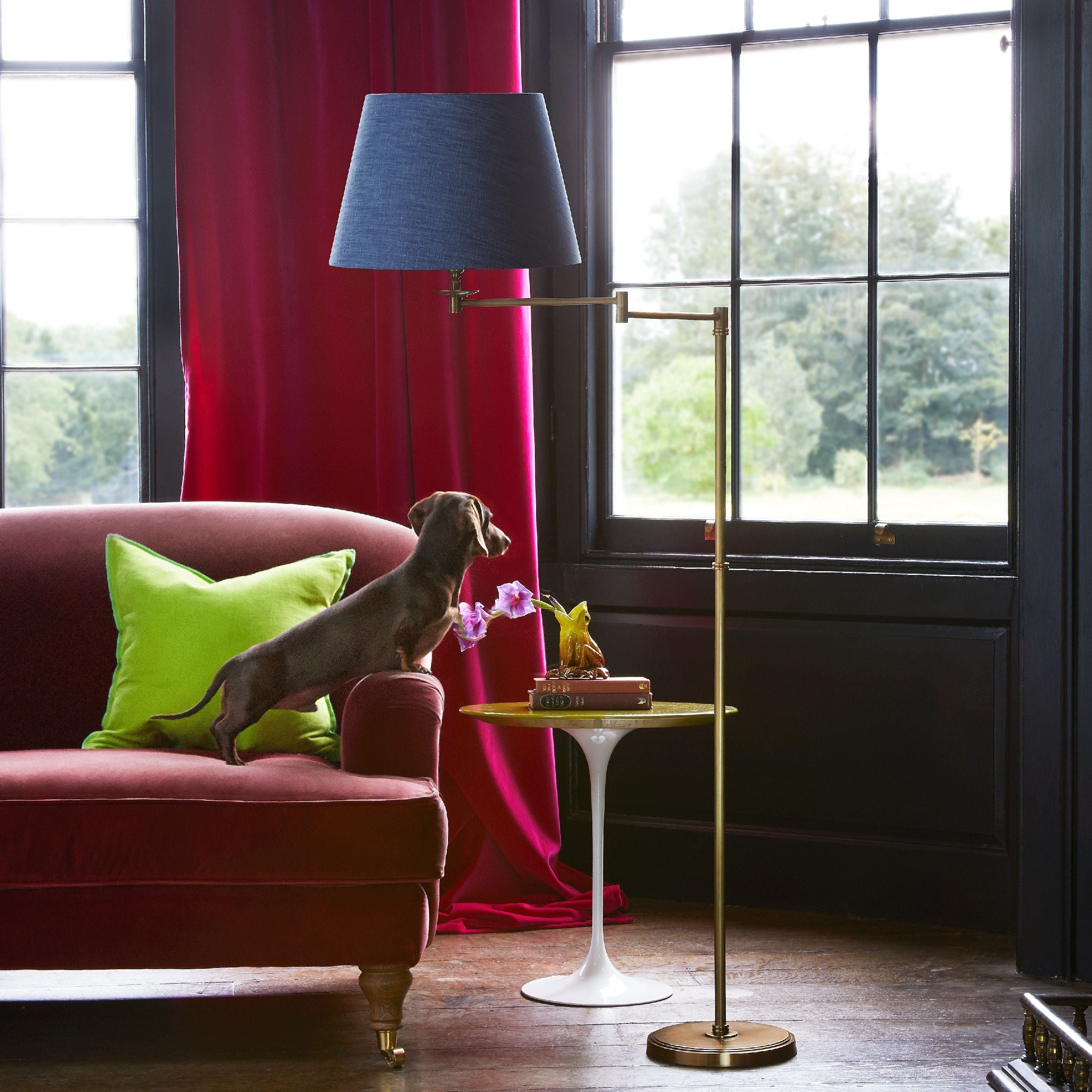 Swing articulated standing lamp in brass