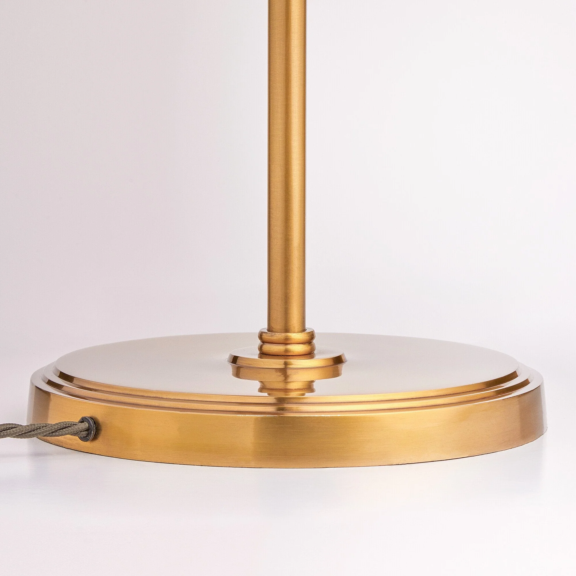 Swing articulated standing lamp in brass - Image 2