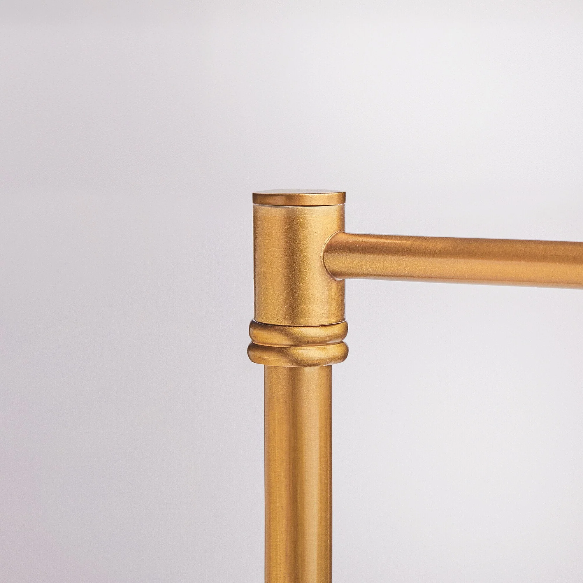 Swing articulated standing lamp in brass - Image 3