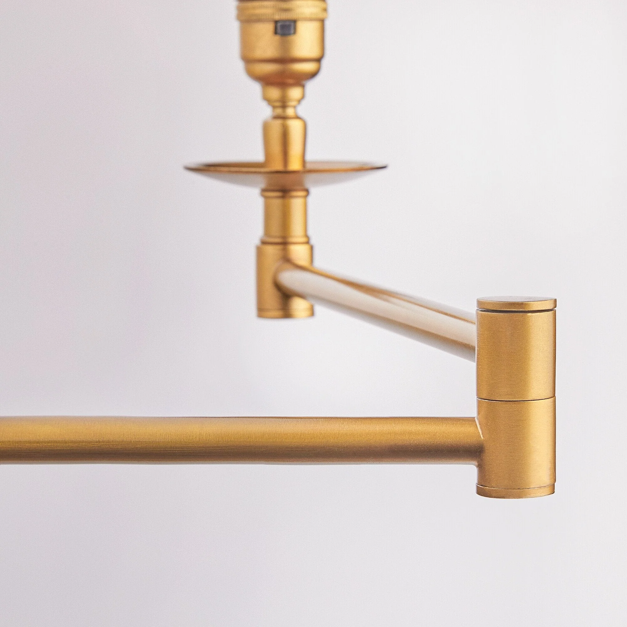 Swing articulated standing lamp in brass - Image 5