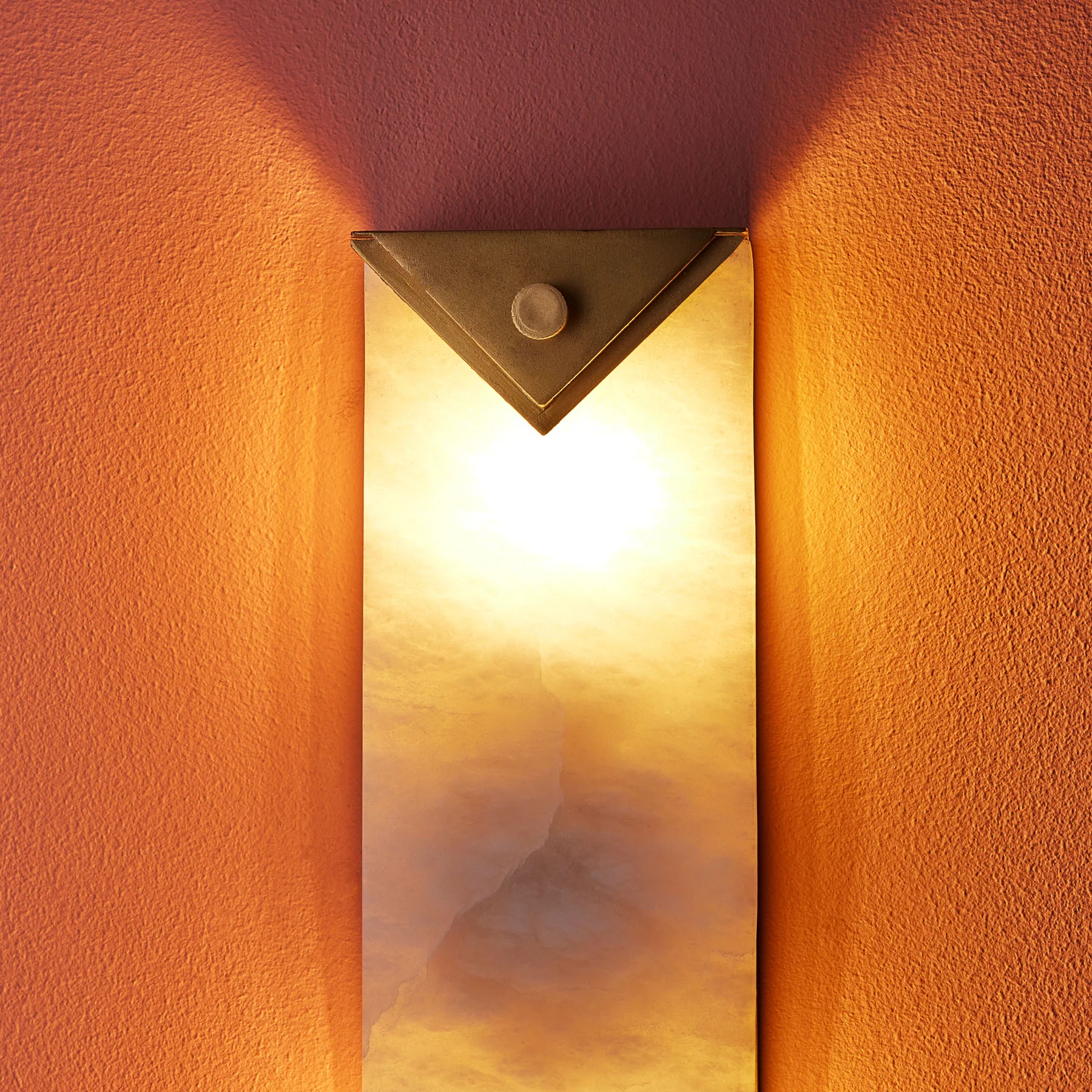 Theano wall light in alabaster and brass finish - Image 8