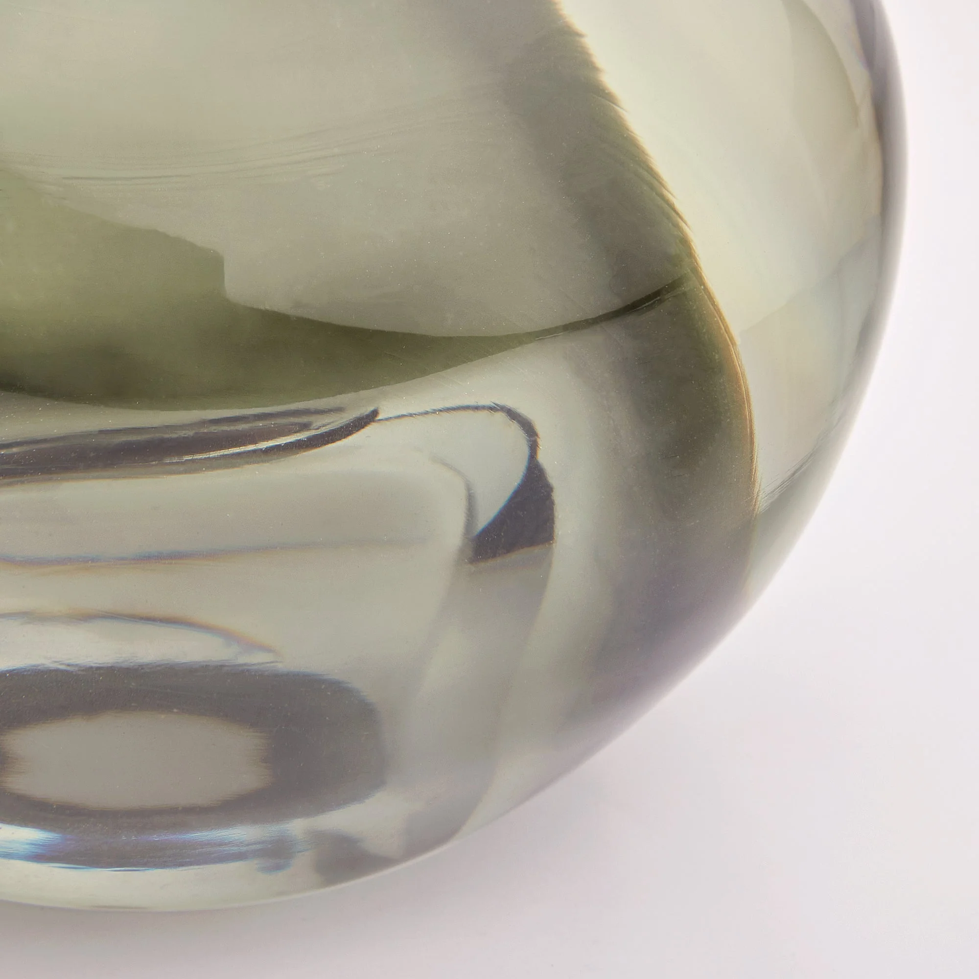 Tiddly Pomme table lamp in green - Image 3