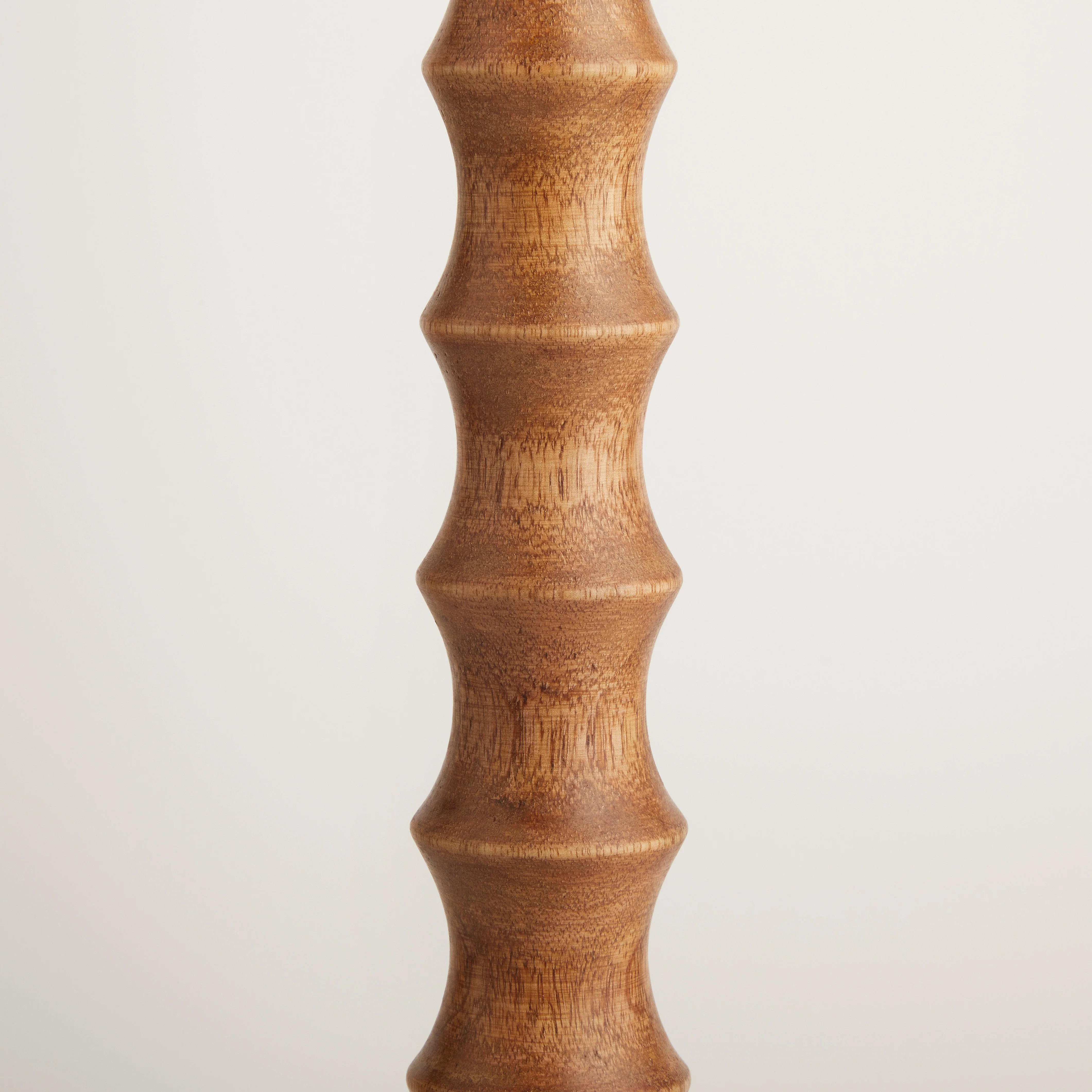 Tinto table lamp in natural wood and antique brass - Image 10