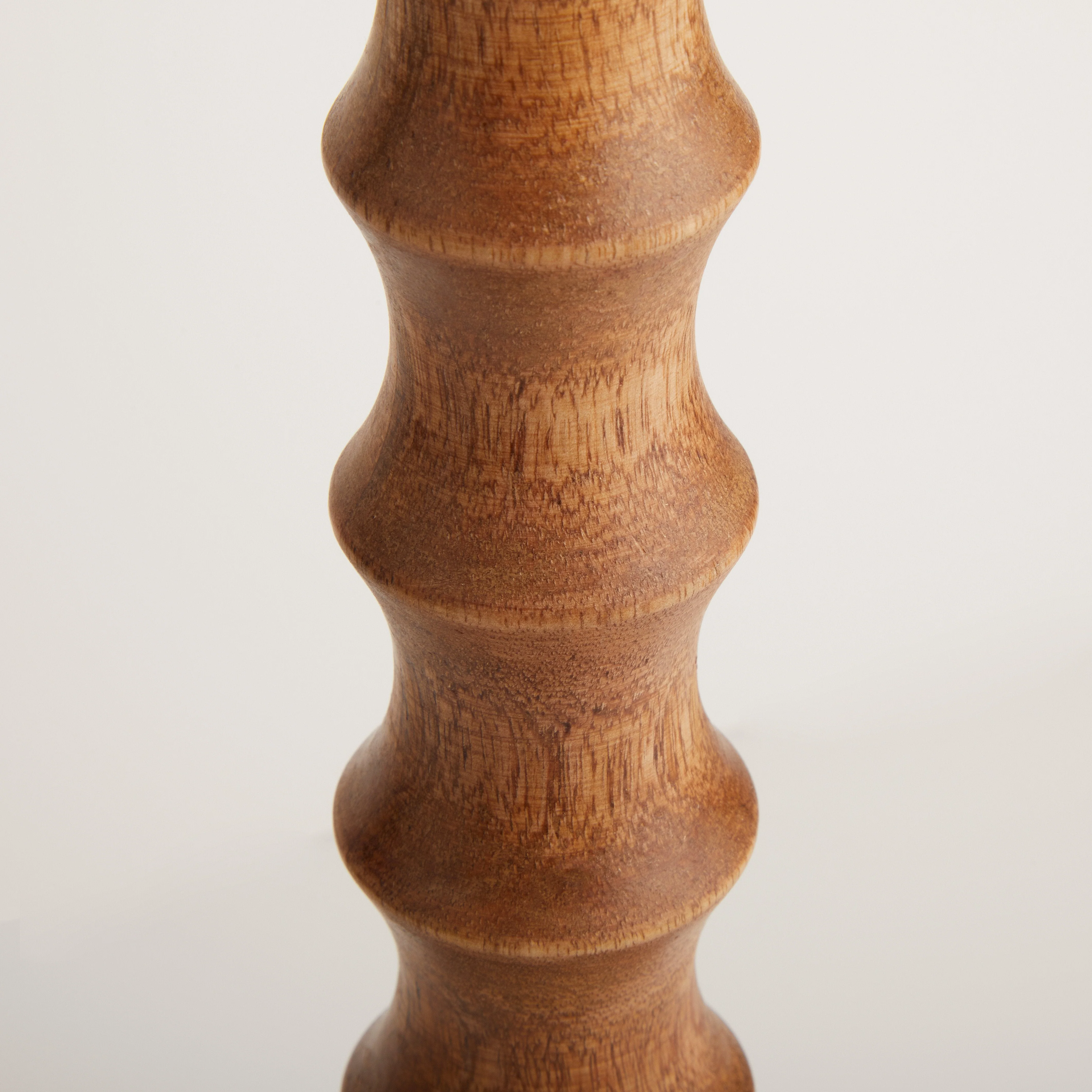 Tinto table lamp in natural wood and antique brass - Image 3
