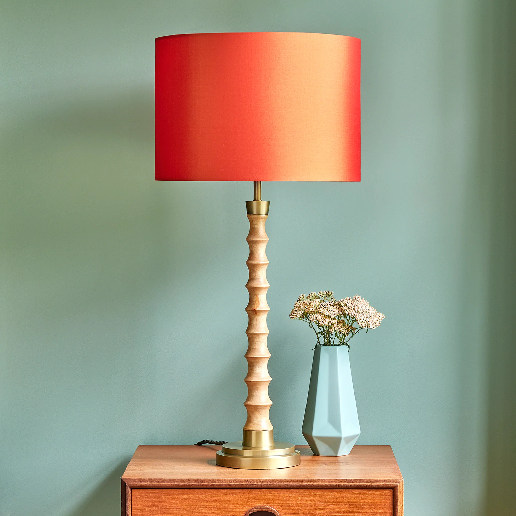 Tinto table lamp in natural wood and antique brass - Image 5