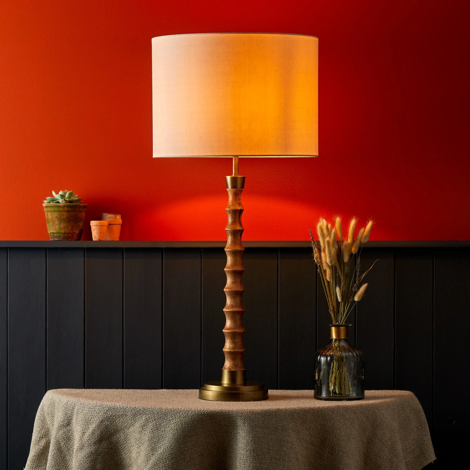 Tinto table lamp in natural wood and antique brass - Image 8