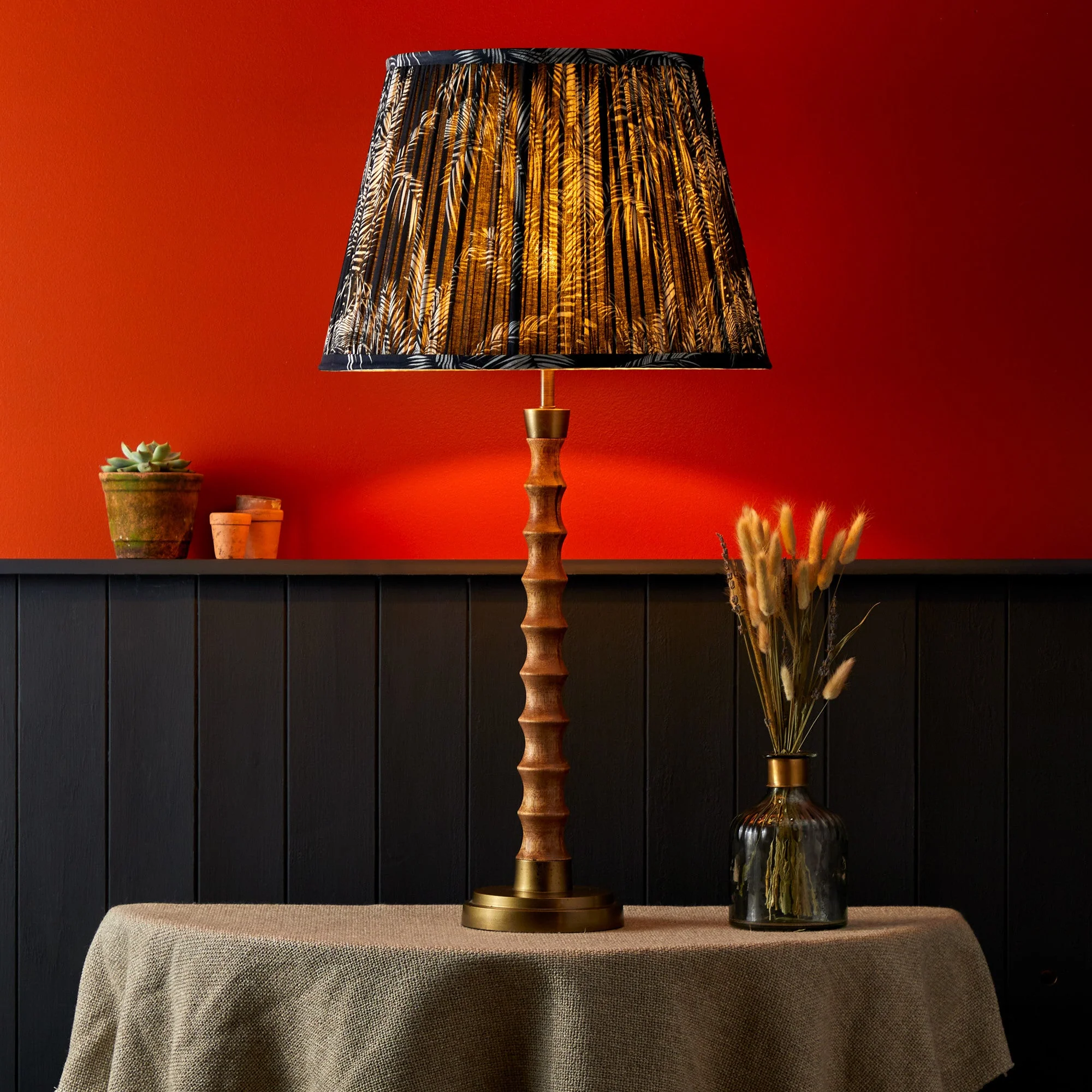 Tinto table lamp in natural wood and antique brass - Image 9