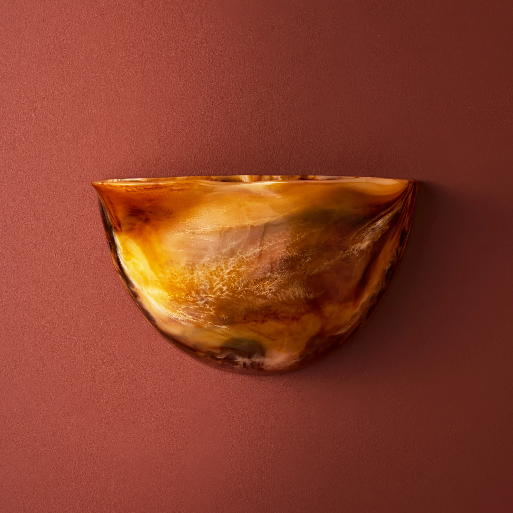Toby wall light in tortoiseshell resin - Image 6
