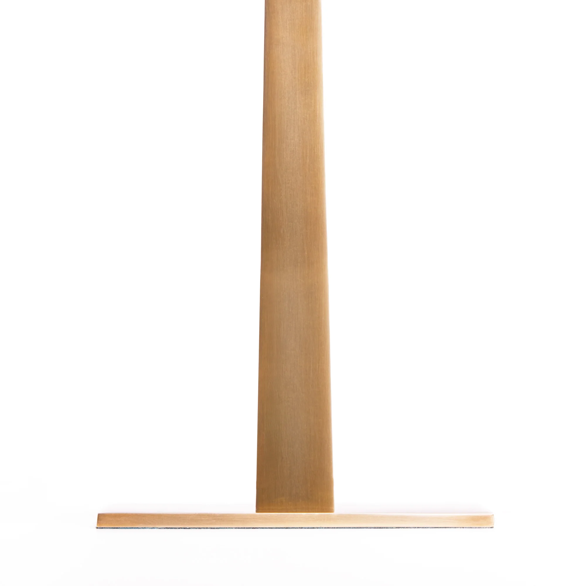 Trafalgar rechargeable table lamp in antique brass - Image 5